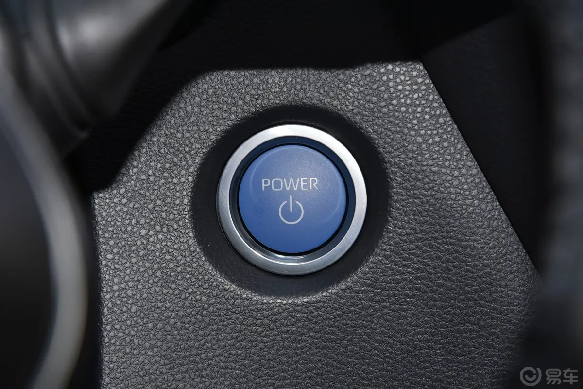 卡罗拉双擎 1.8L 旗舰版钥匙孔或一键启动按键
