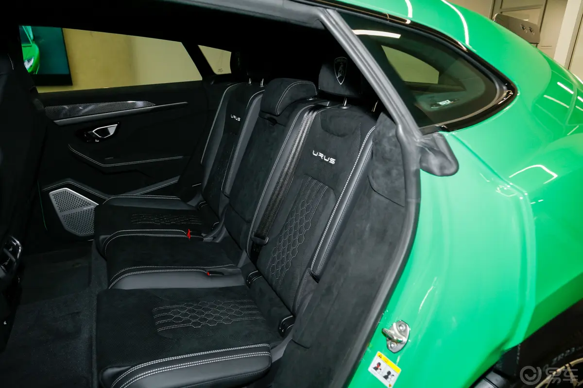 Urus4.0T V8 S后排座椅