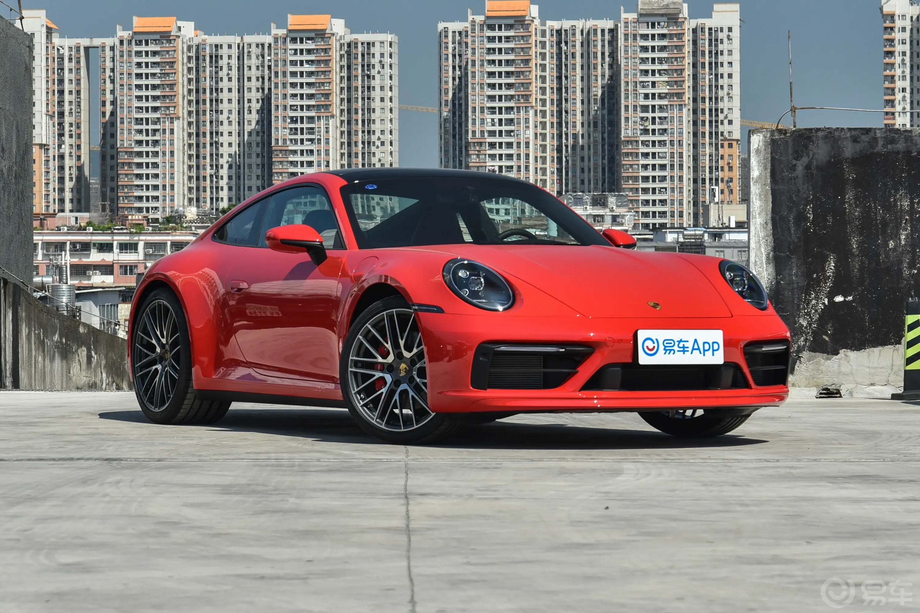 保时捷911Carrera S 3.0T侧前45度车头向右水平