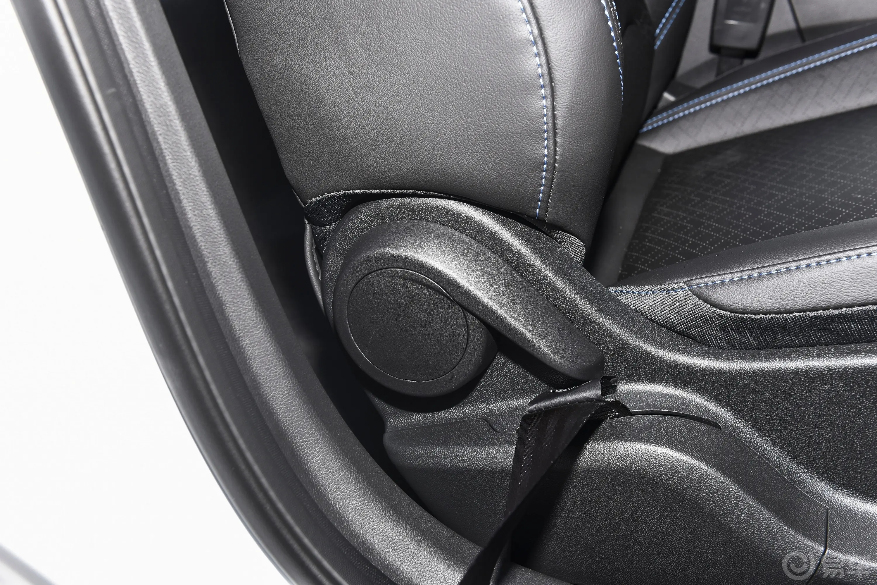 科鲁泽轻混 1.3T 自动尊享版副驾座椅调节