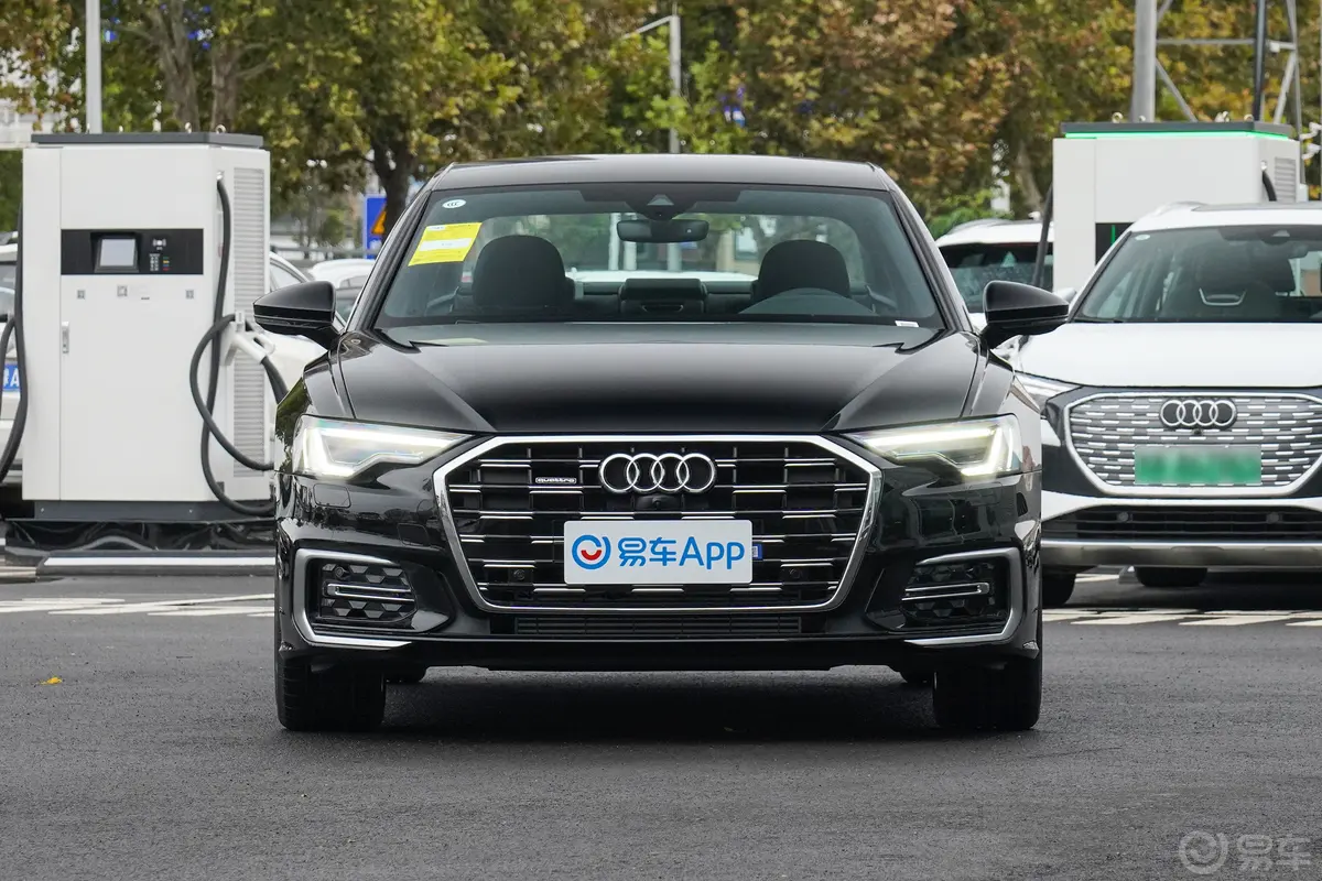 奥迪A6L45 TFSI quattro 臻选动感型正前水平