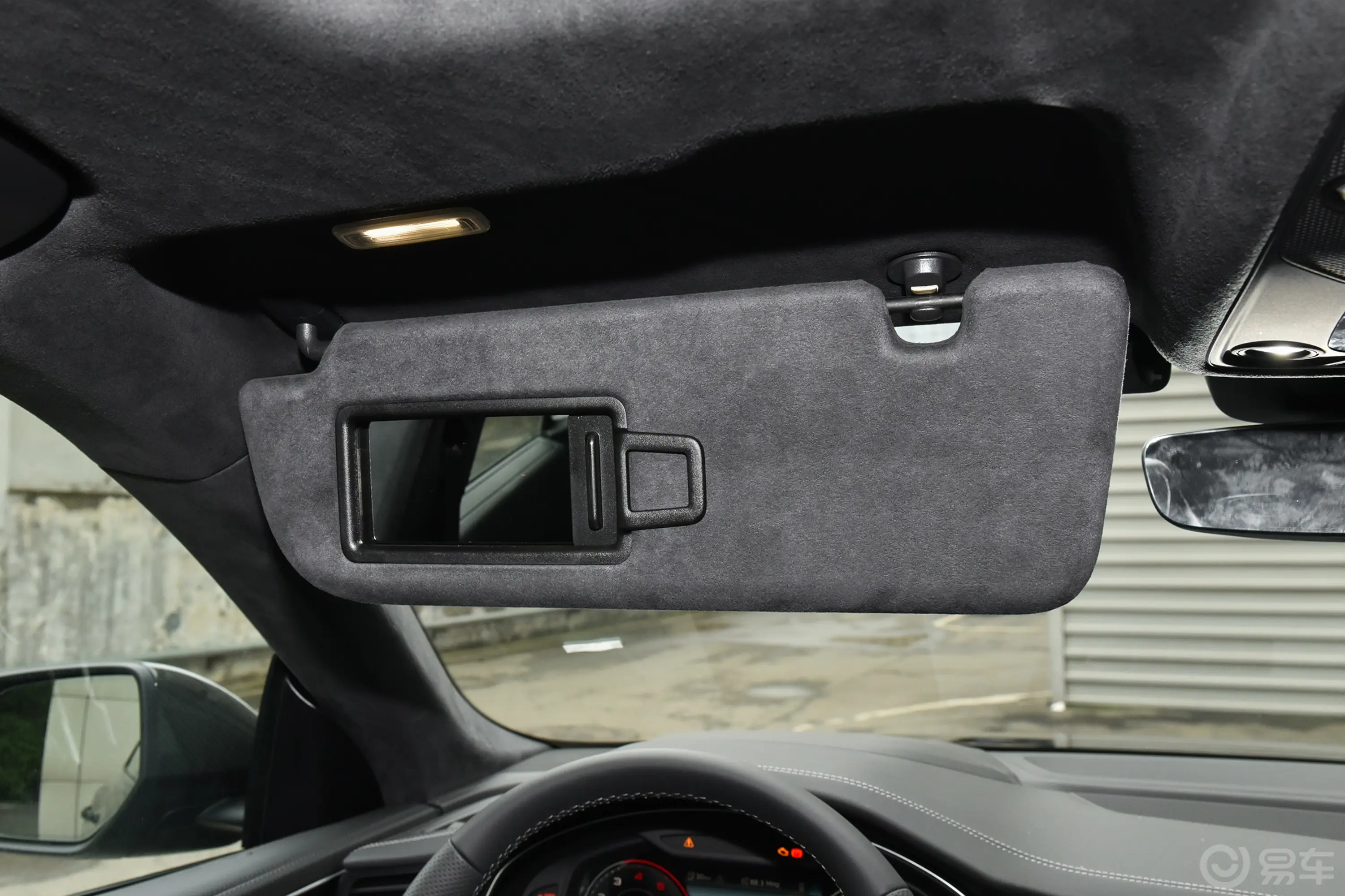 奥迪Q855 TFSI quattro 尊享动感型驾驶位遮阳板
