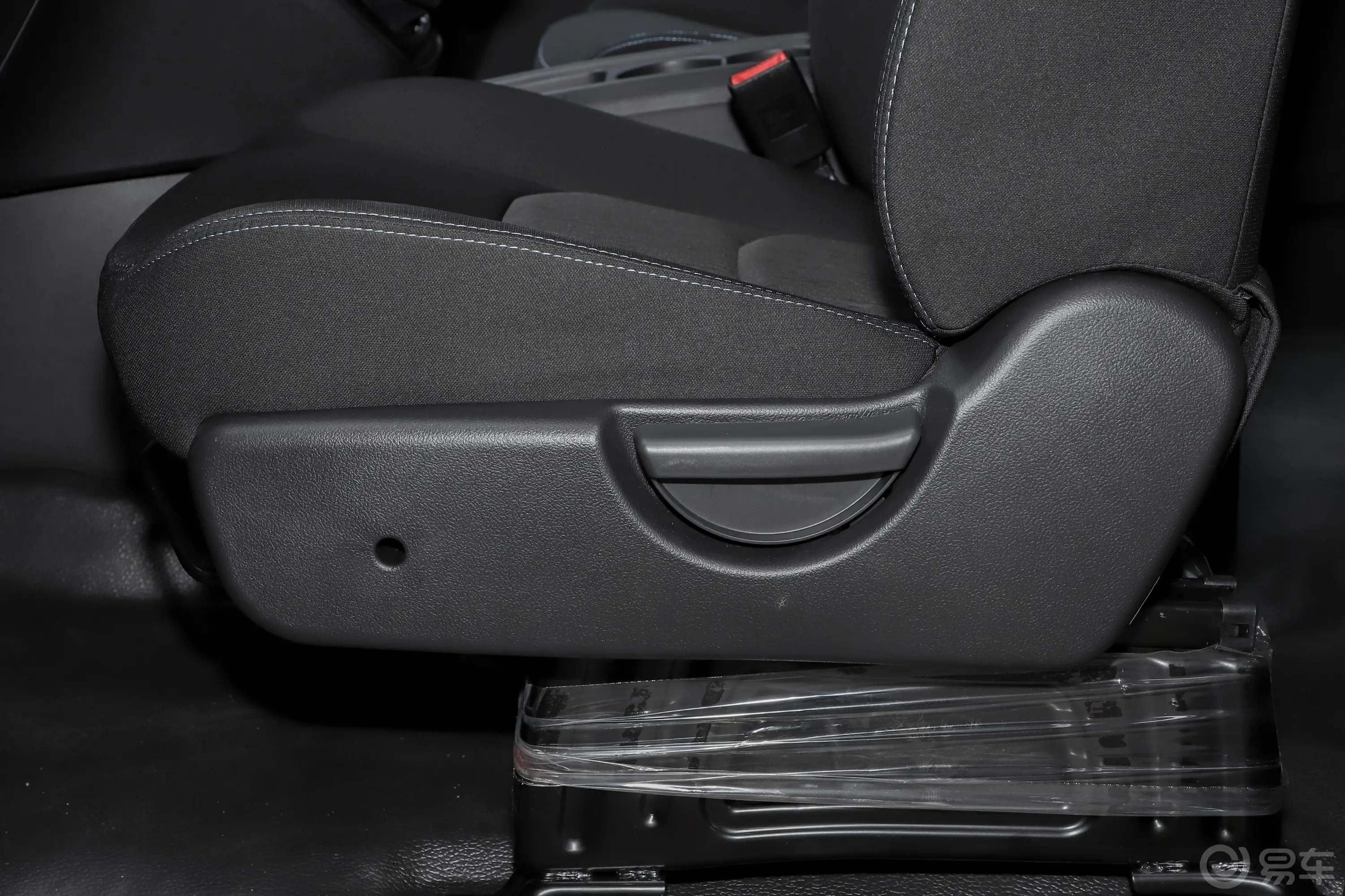 瑞风M3PLUS 1.8L 舒适版 9座 CNG主驾座椅调节