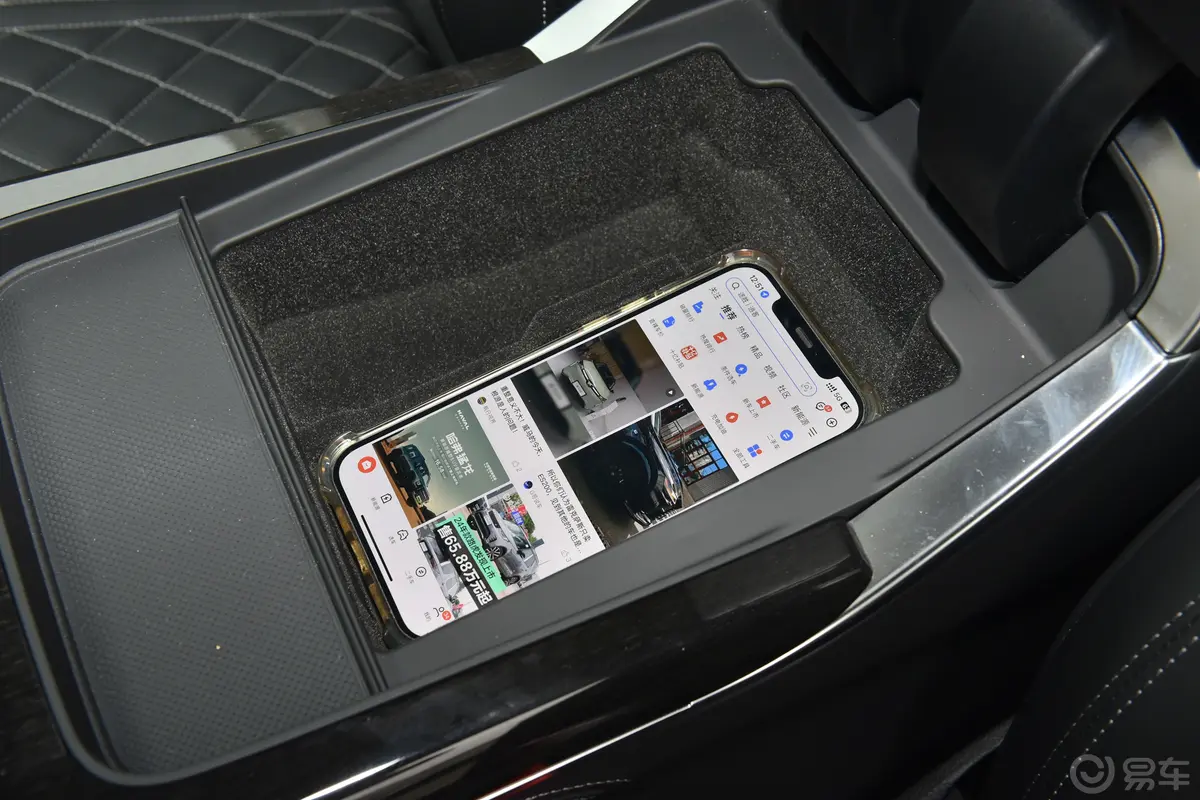 奥迪Q855 TFSI quattro 尊享动感型前排扶手箱储物格