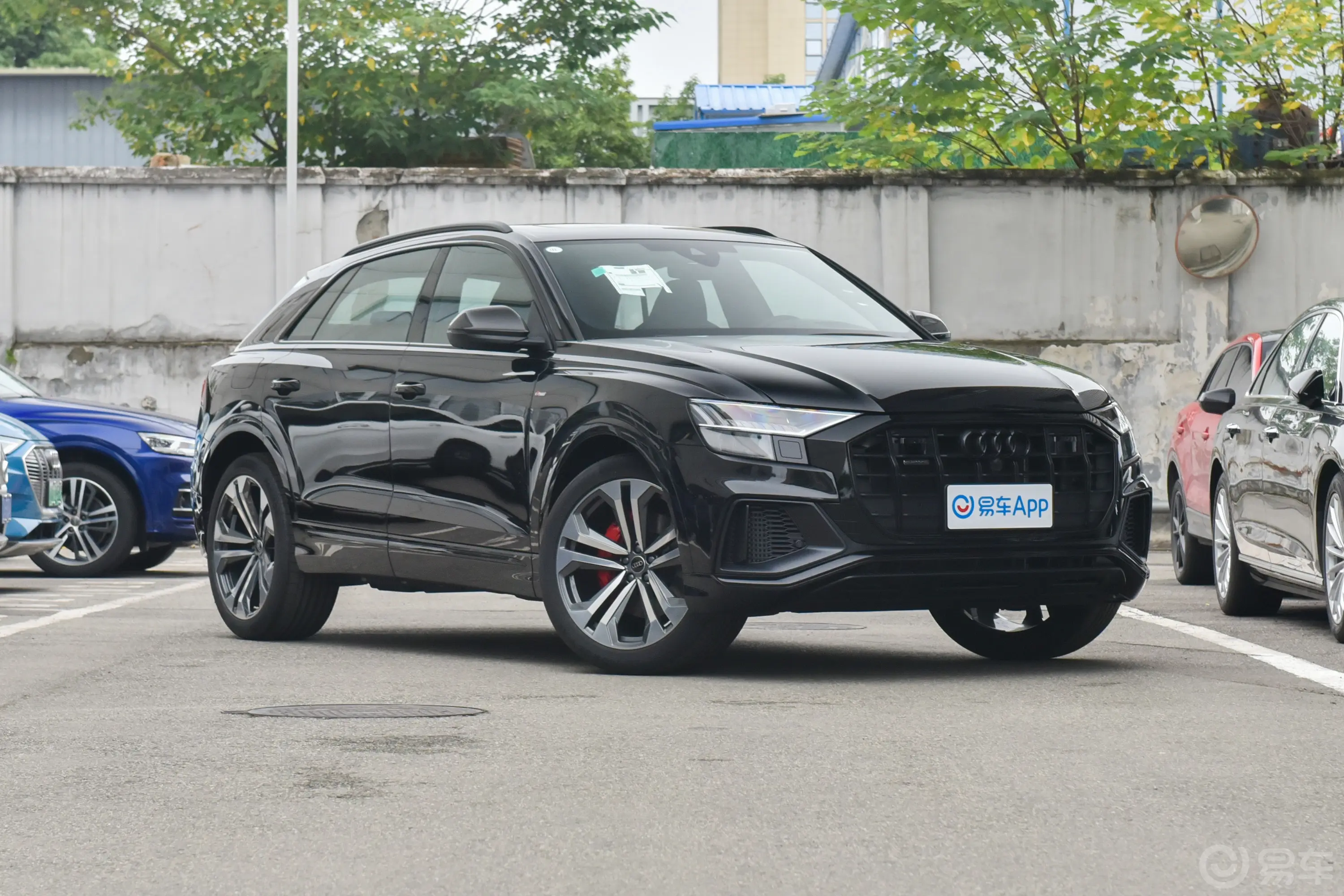 奥迪Q855 TFSI quattro 尊享动感型侧前45度车头向右水平