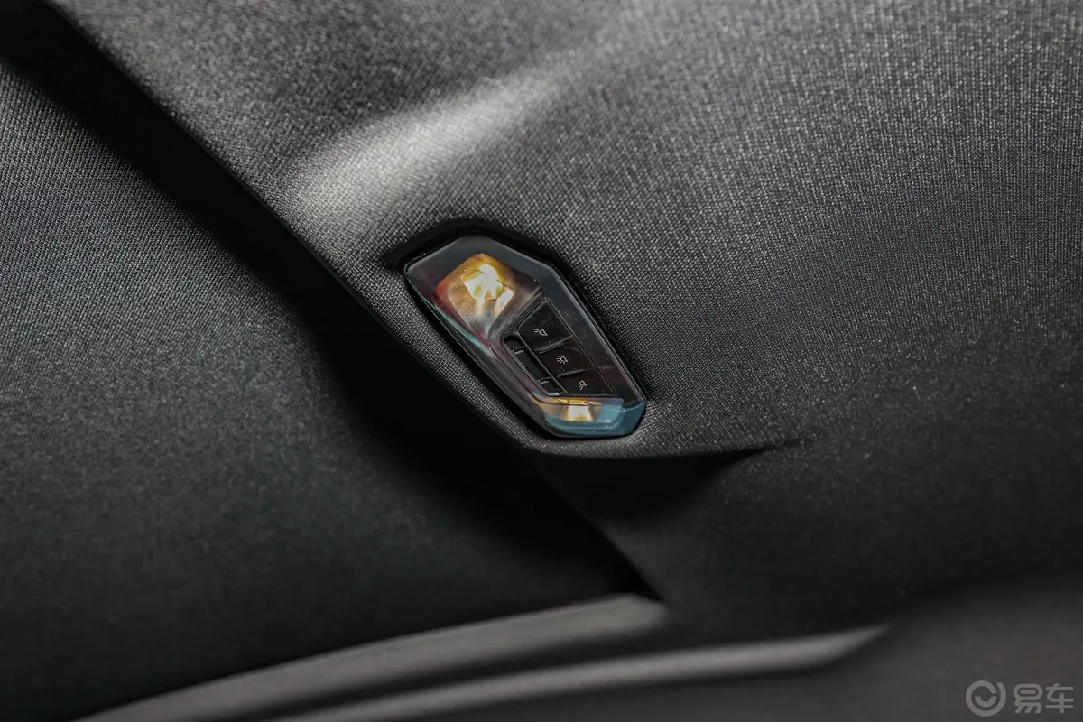 宝马X6改款 xDrive40i M运动套装后排功能