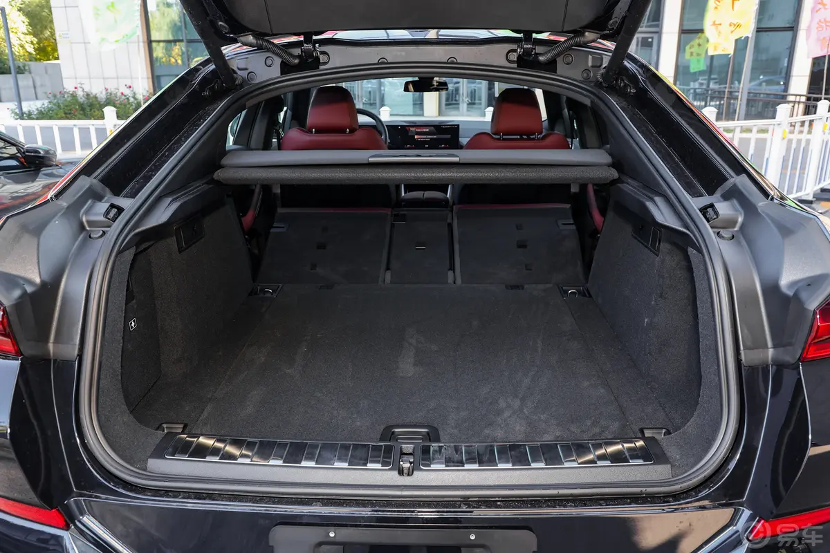 宝马X6改款 xDrive40i M运动套装两排全部放倒