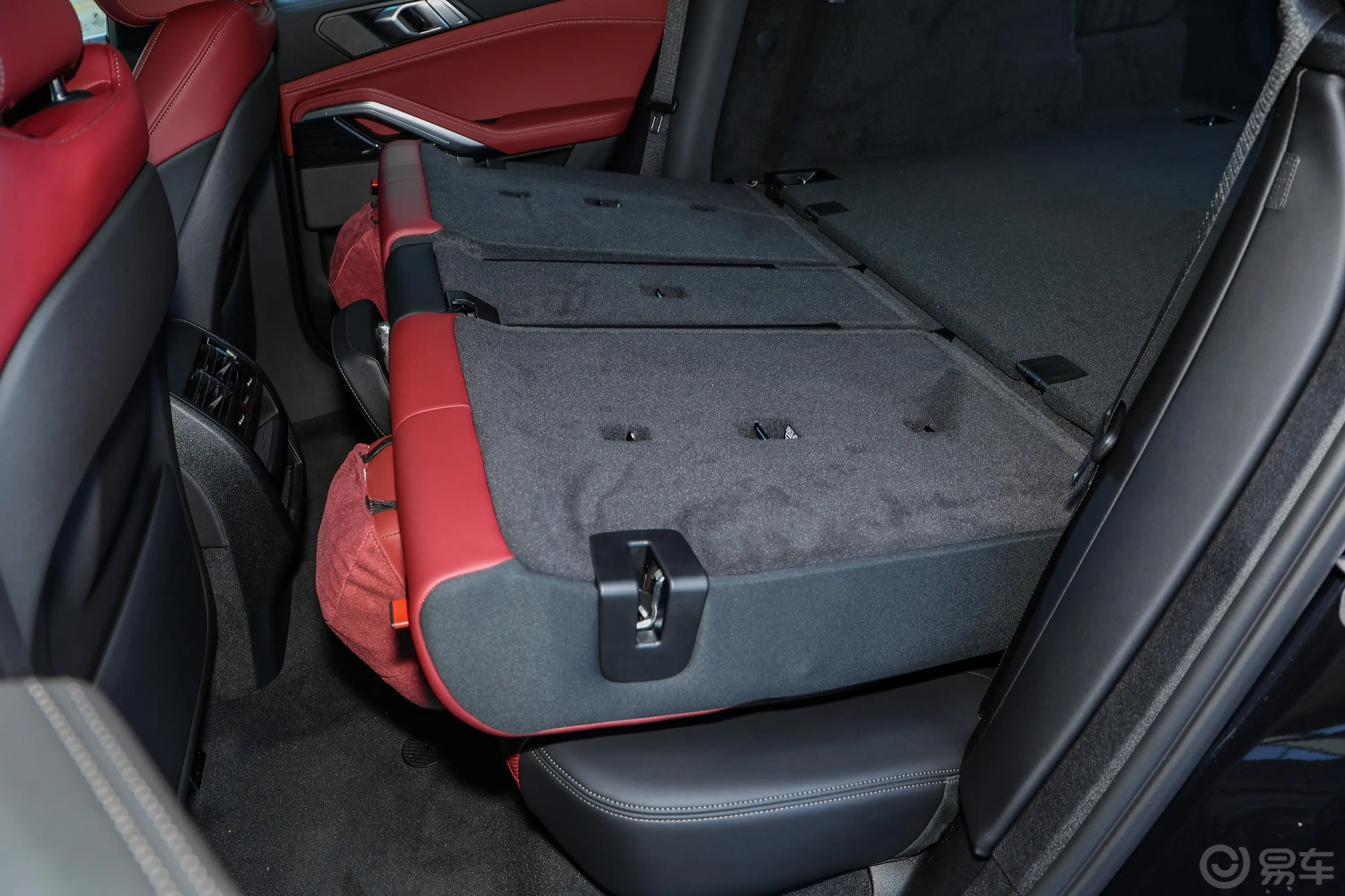 宝马X6改款 xDrive40i M运动套装后排空间