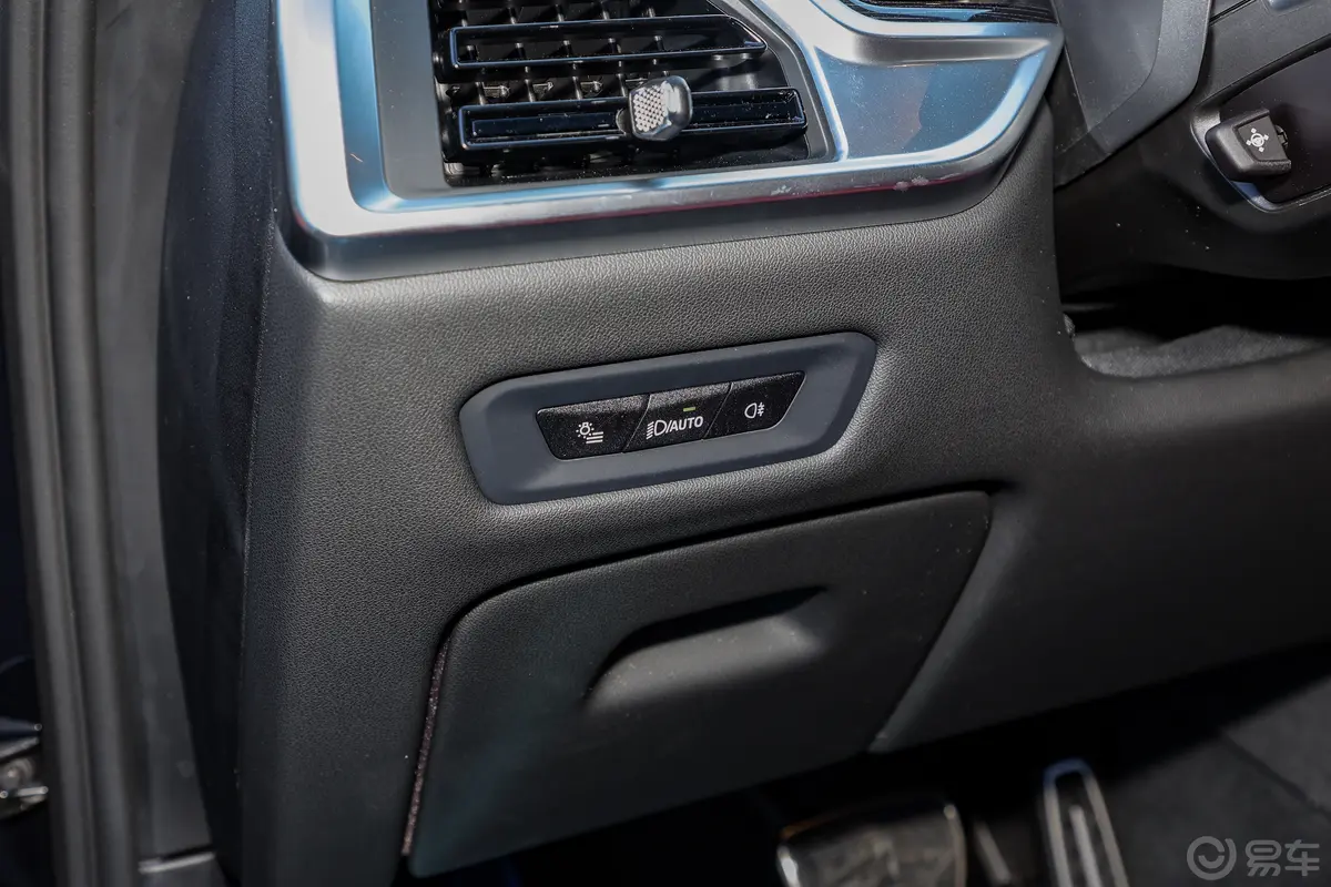 宝马X6改款 xDrive40i M运动套装灯光控制区