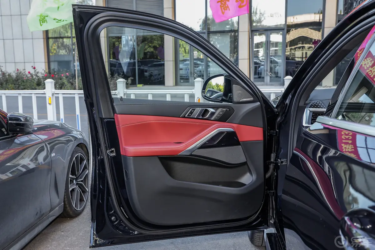 宝马X6改款 xDrive40i M运动套装驾驶员侧前车门
