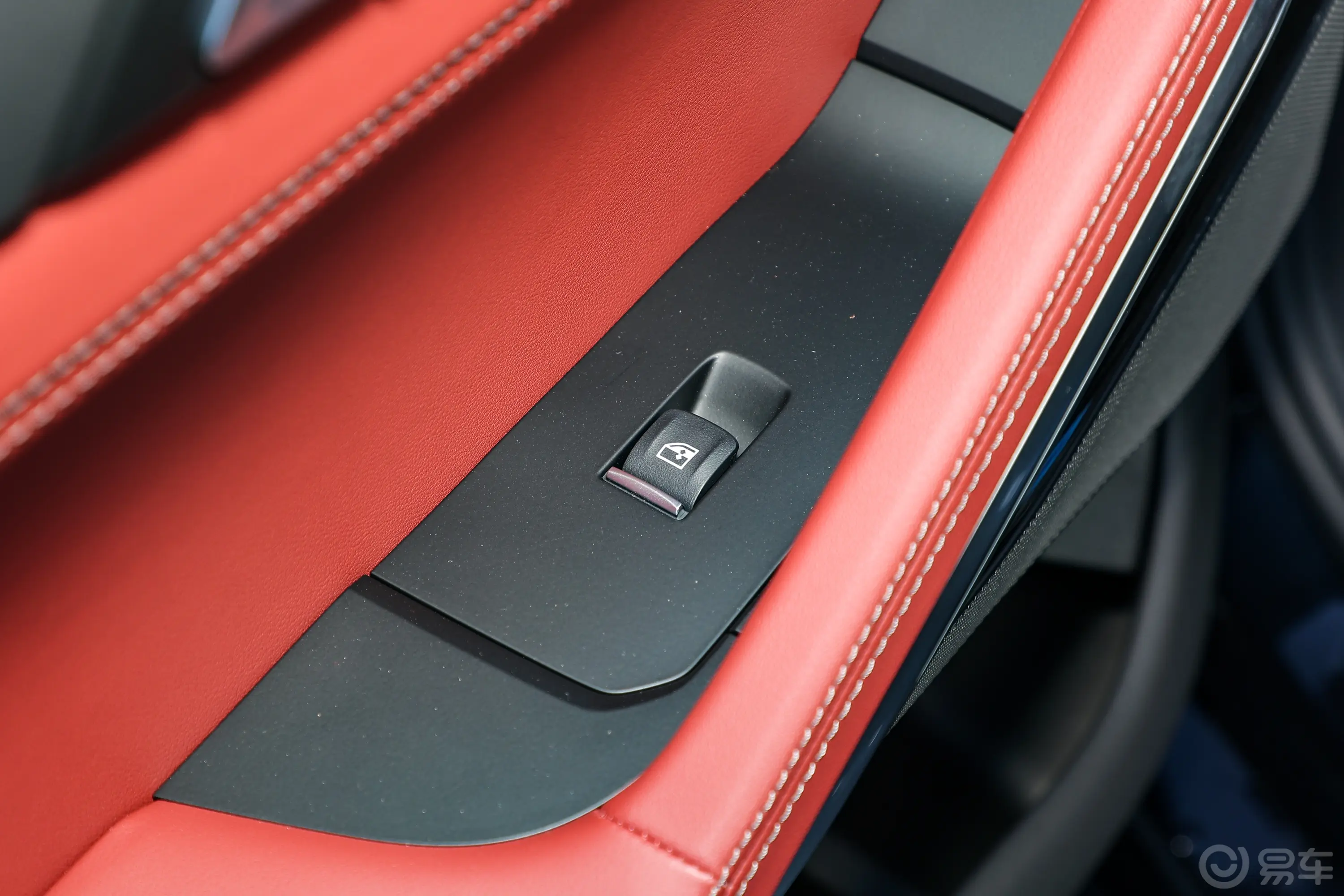 宝马X6改款 xDrive40i M运动套装后车窗调节