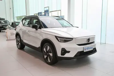 2024款 沃尔沃XC40新能源 640km 两驱长续航版外观