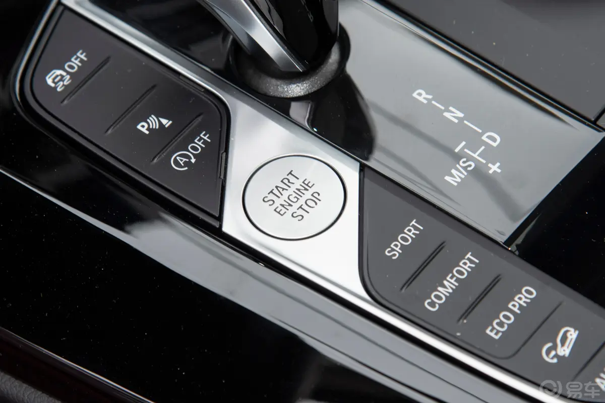 宝马X3xDrive25i M运动套装钥匙孔或一键启动按键