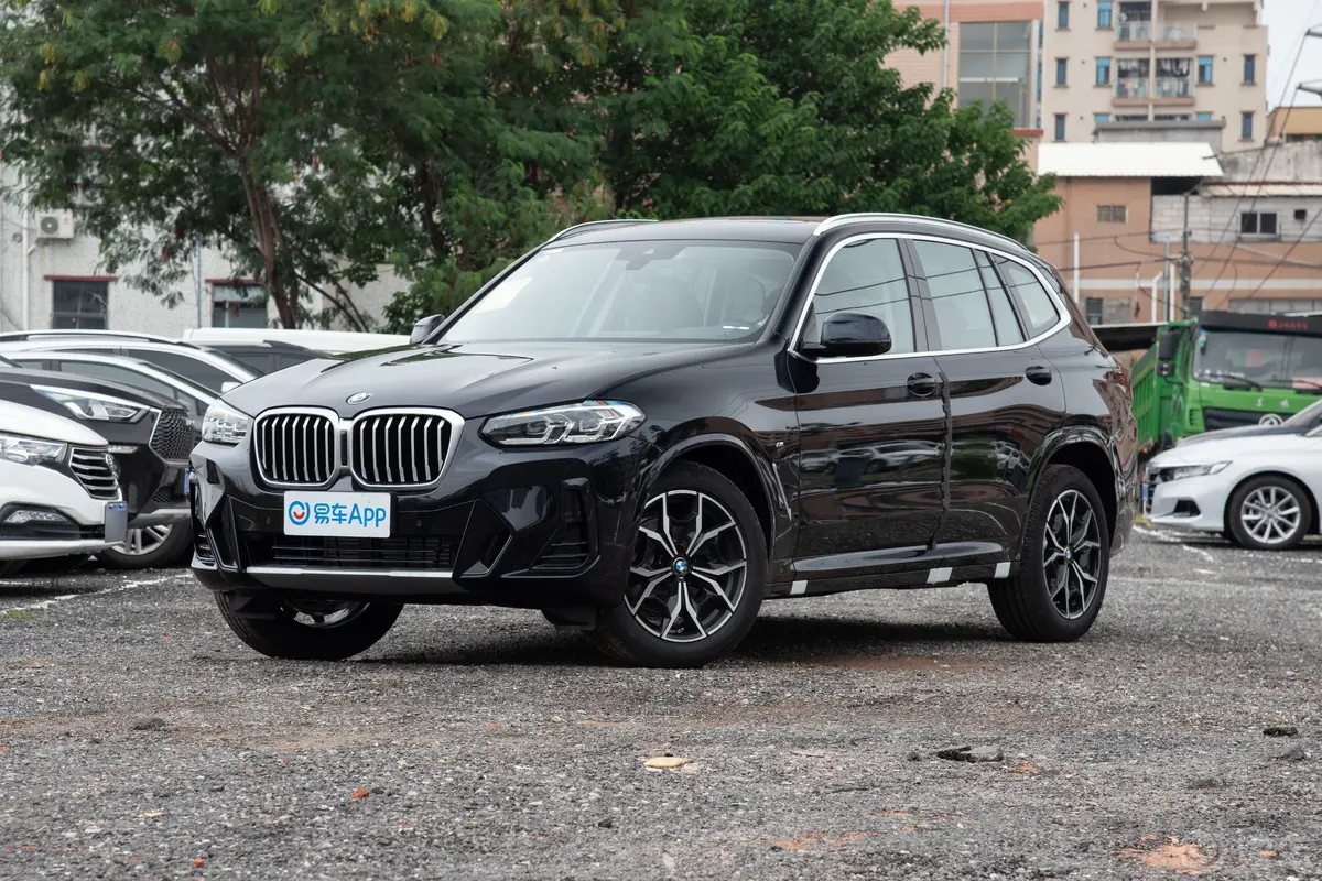 宝马X3xDrive25i M运动套装侧前45度车头向左水平