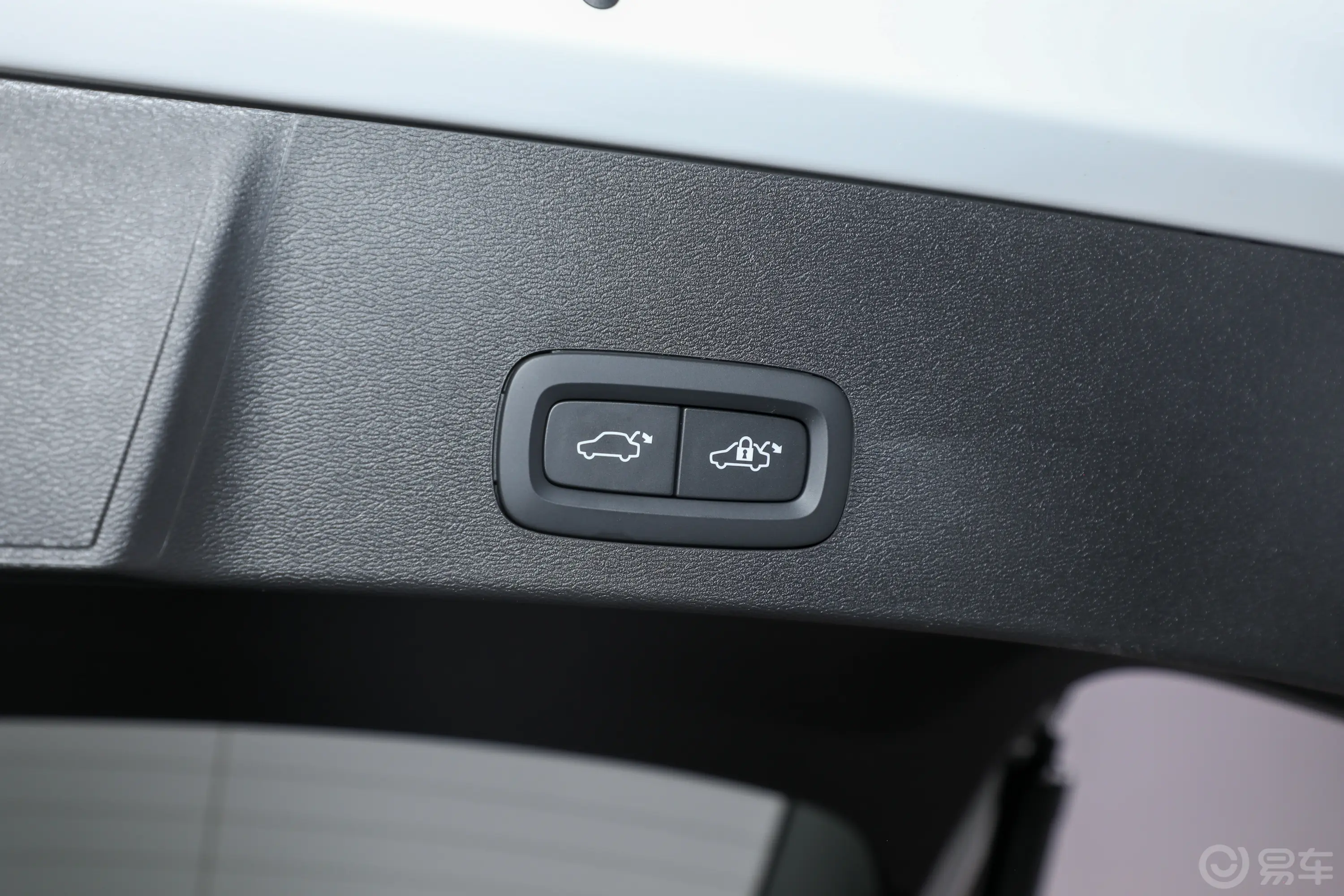 沃尔沃XC40B4 四驱智雅运动版电动尾门按键（手动扶手）