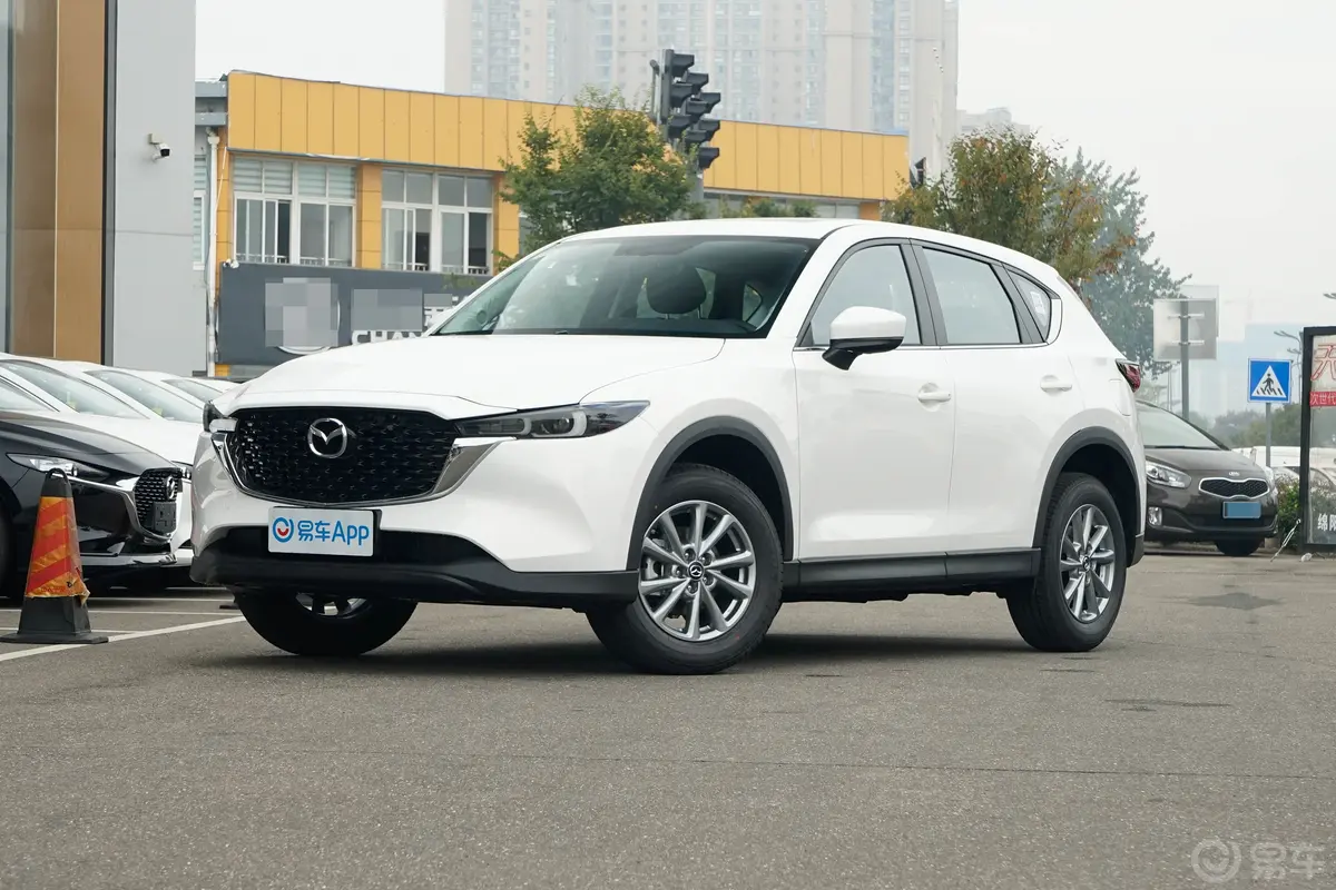 马自达CX-52.0L 两驱舒适型侧前45度车头向左水平