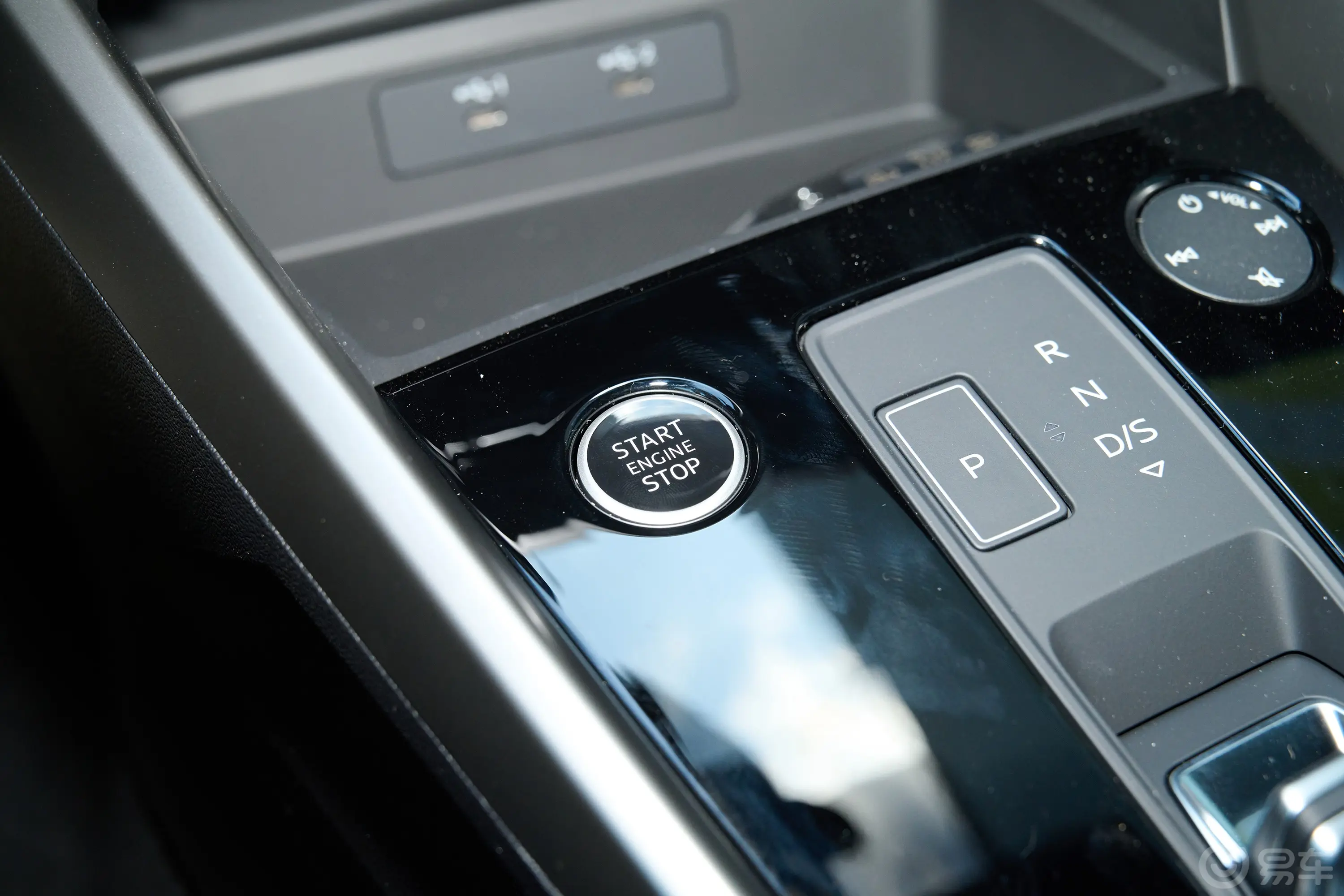奥迪A3A3L Limousine 35 TFSI 进取运动型钥匙孔或一键启动按键