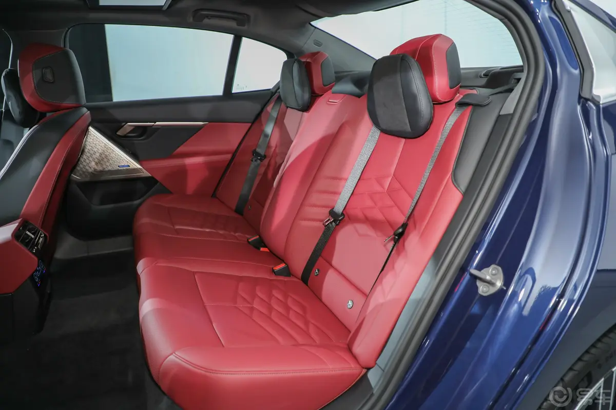 宝马5系530Li 尊享型 M运动套装后排座椅