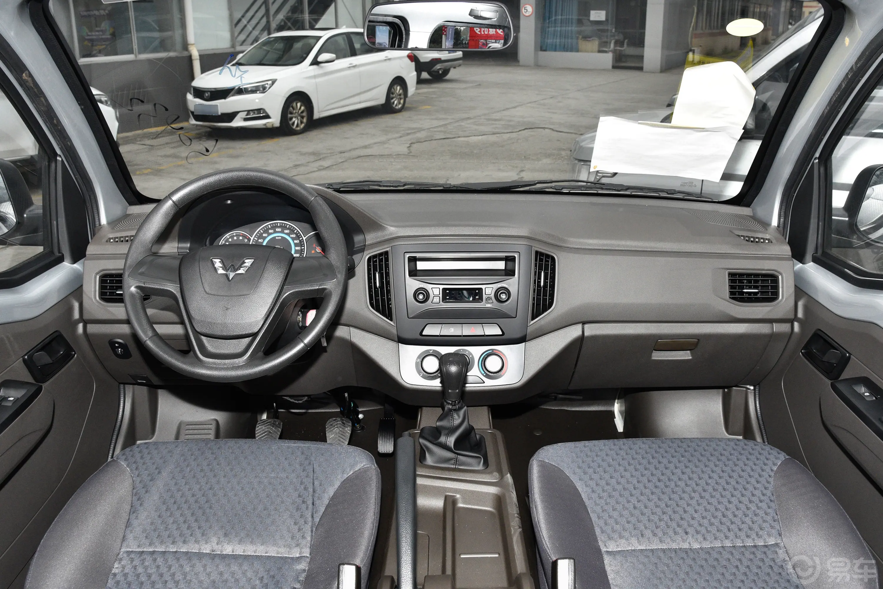五菱荣光新卡1.5L 双排基本型 5座驾驶位遮阳板
