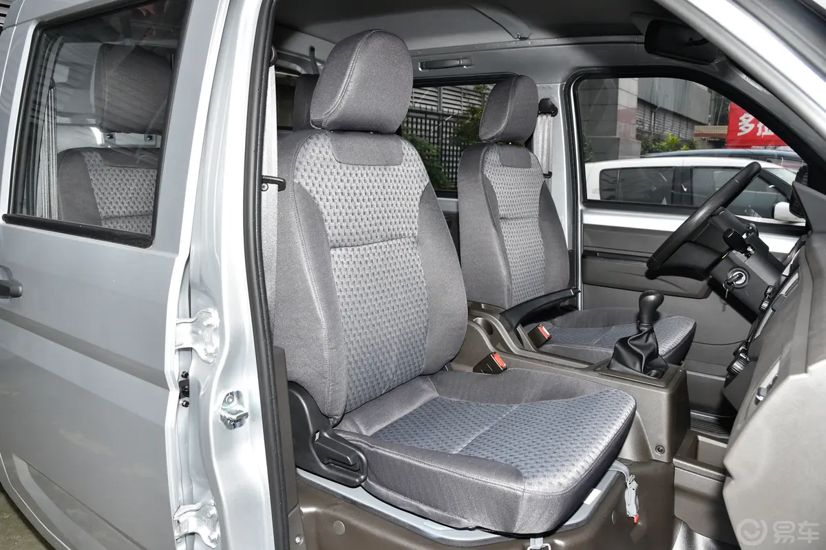 五菱荣光新卡1.5L 双排基本型 5座副驾驶座椅