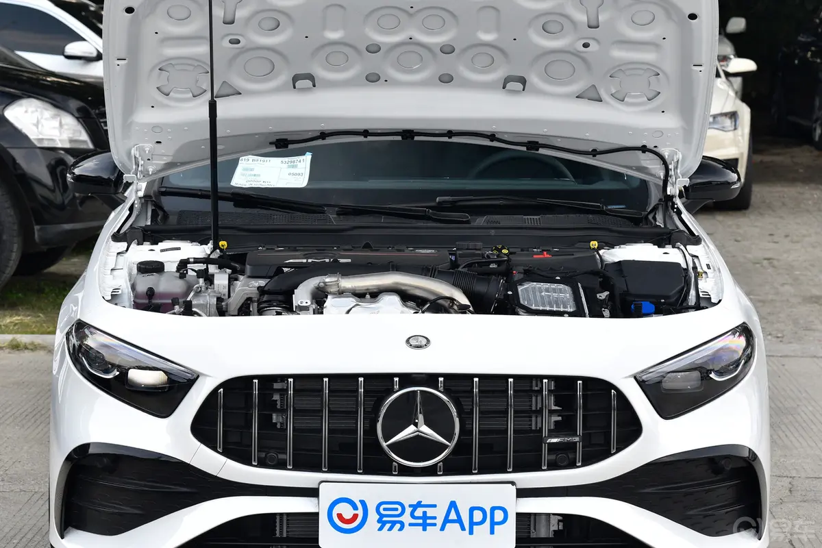 奔驰A级 AMG(进口)AMG A 35 4MATIC发动机舱整体