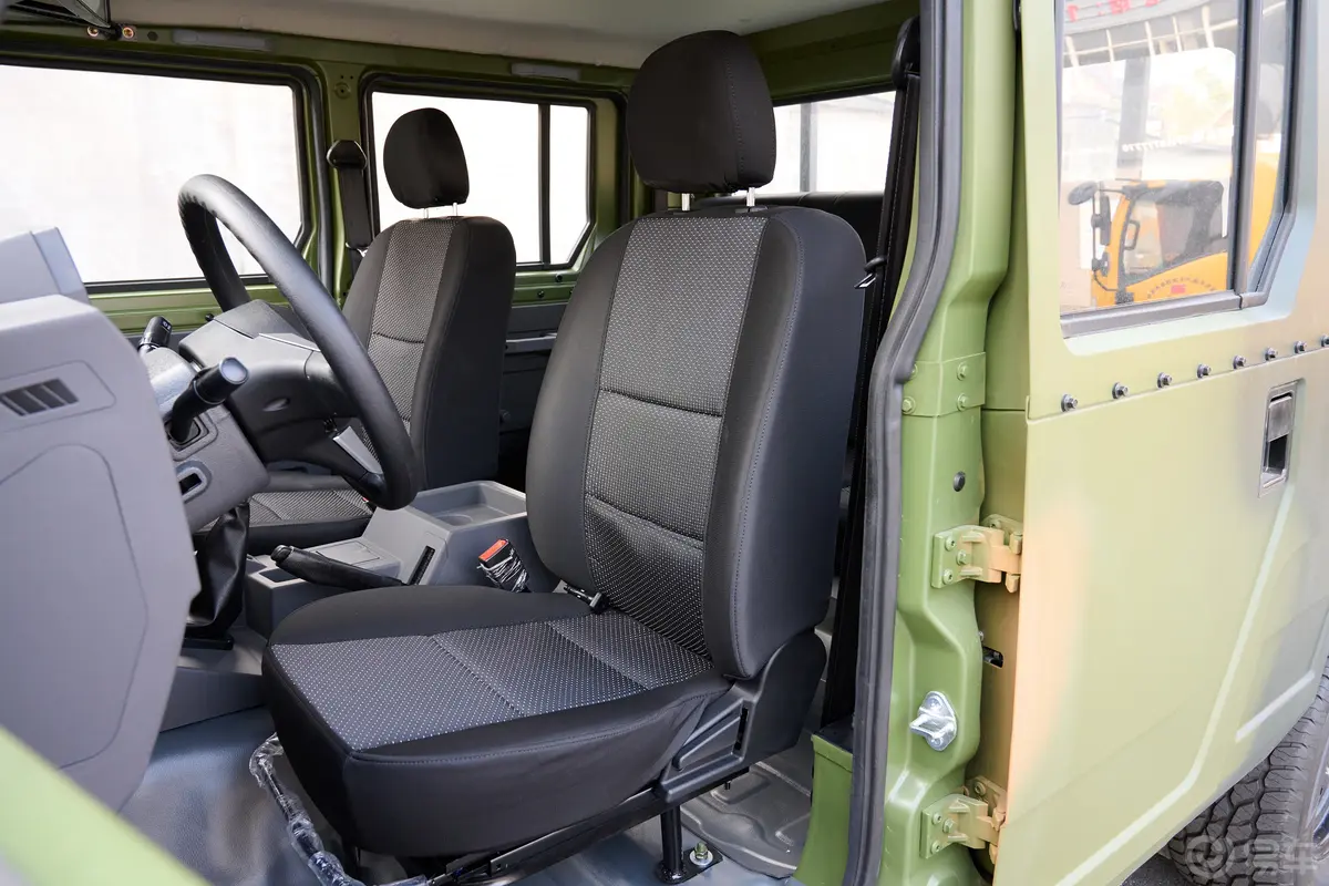 勇士皮卡连体 双排 2.4T 手动 3035轴距 柴油 国VI驾驶员座椅