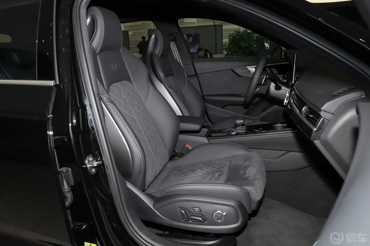 奥迪RS 42.9T Avant 常规版副驾驶座椅