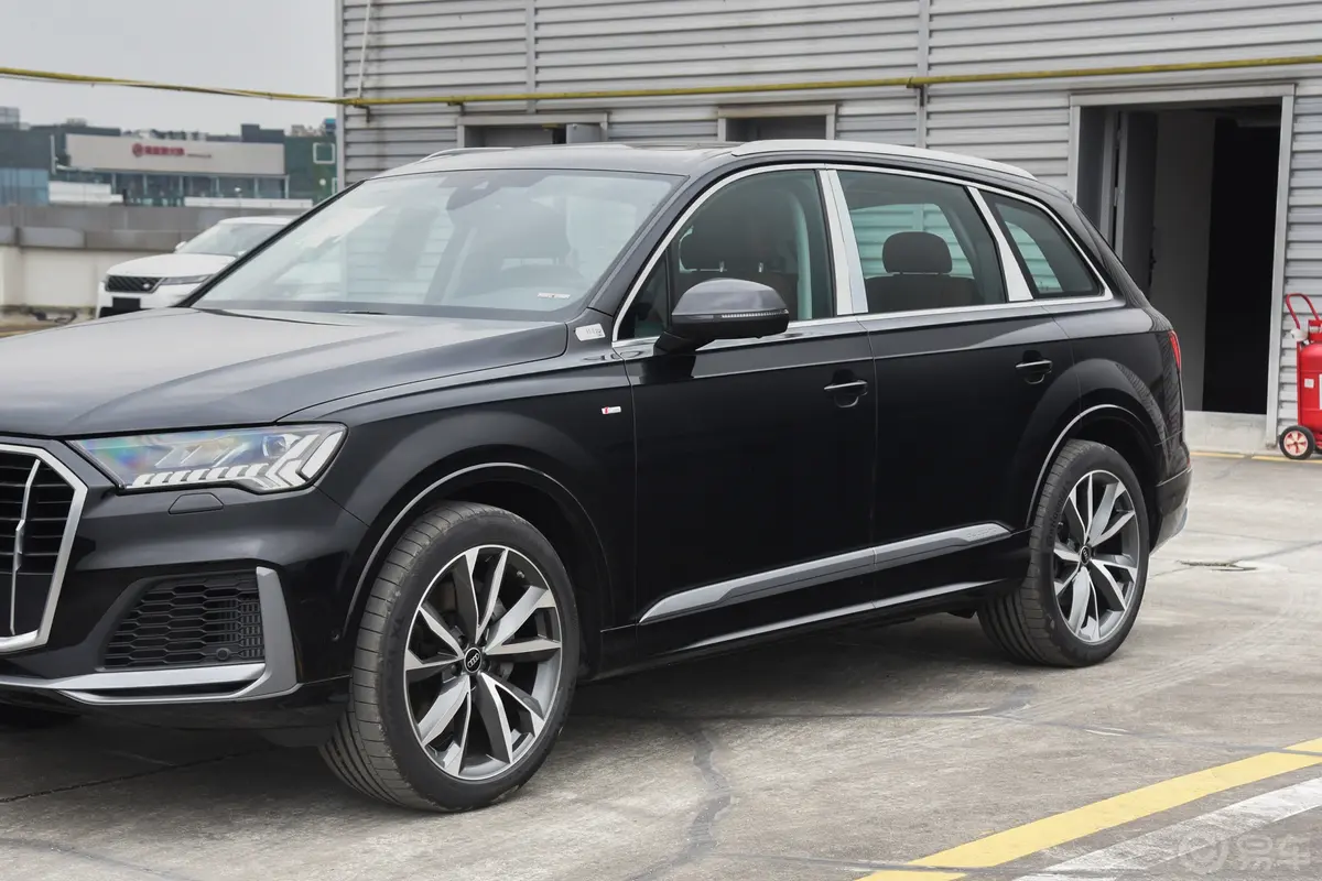 奥迪Q755 TFSI quattro S line运动型外观细节