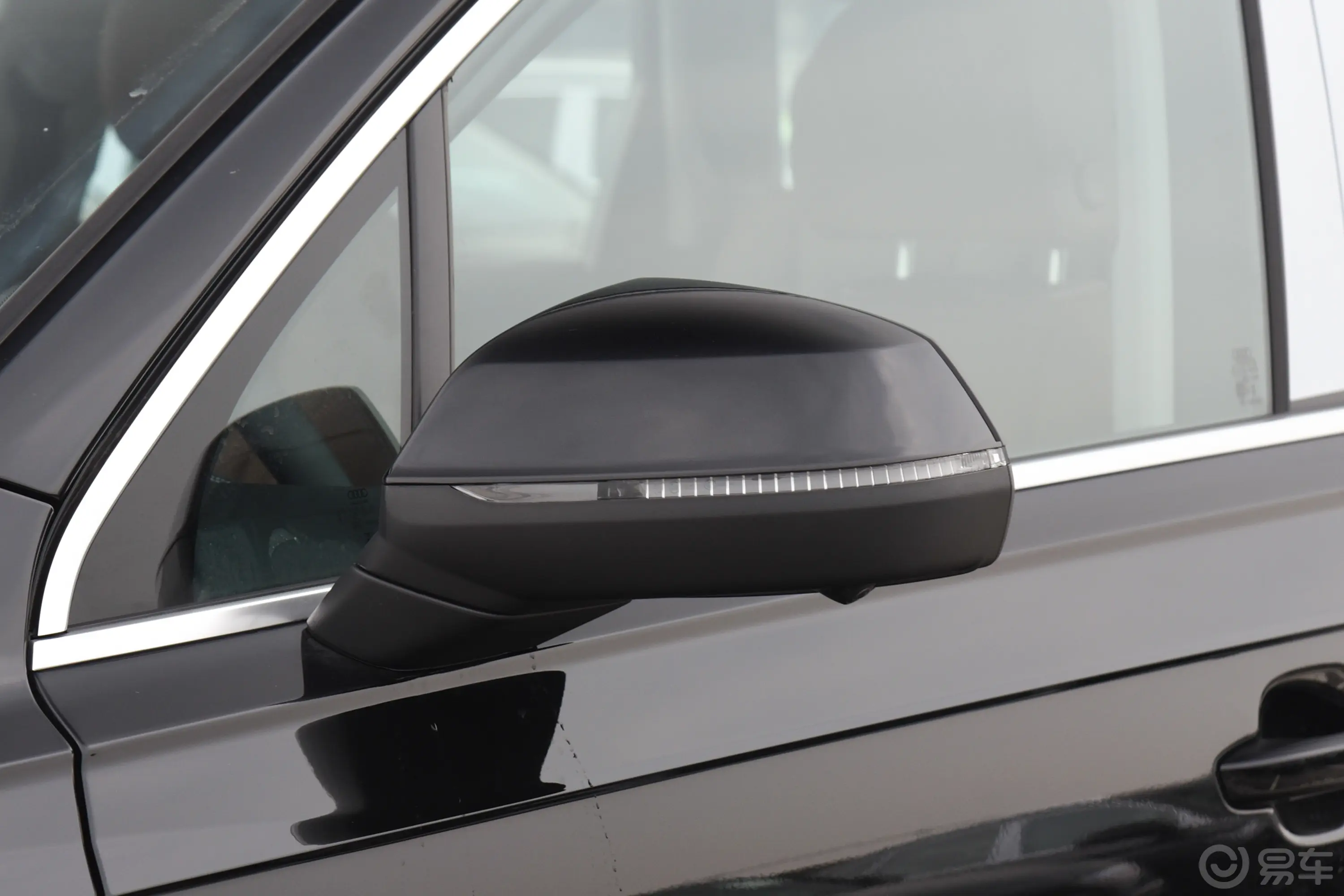 奥迪Q745 TFSI quattro S line运动型主驾驶后视镜背面