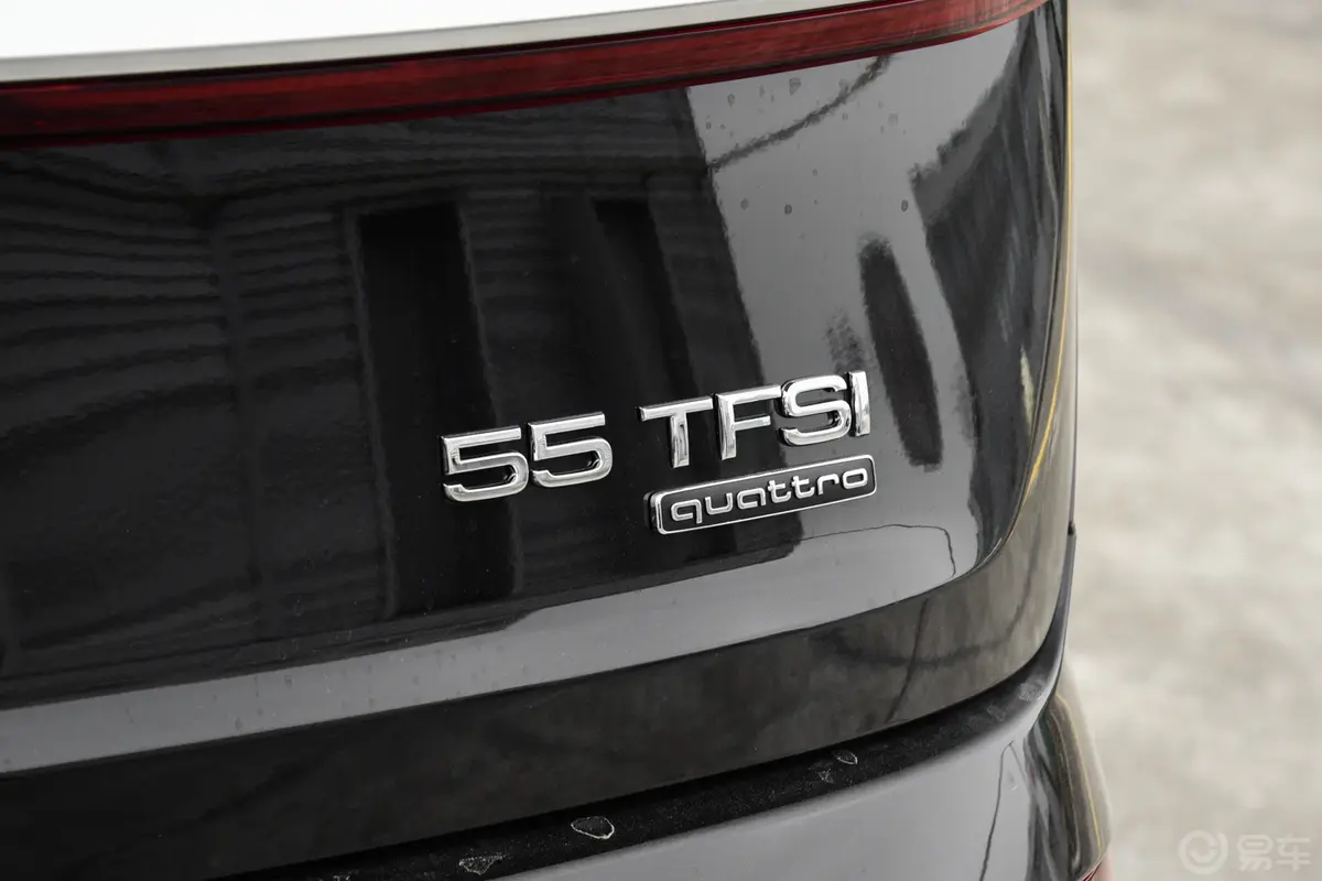 奥迪Q755 TFSI quattro S line运动型外观细节