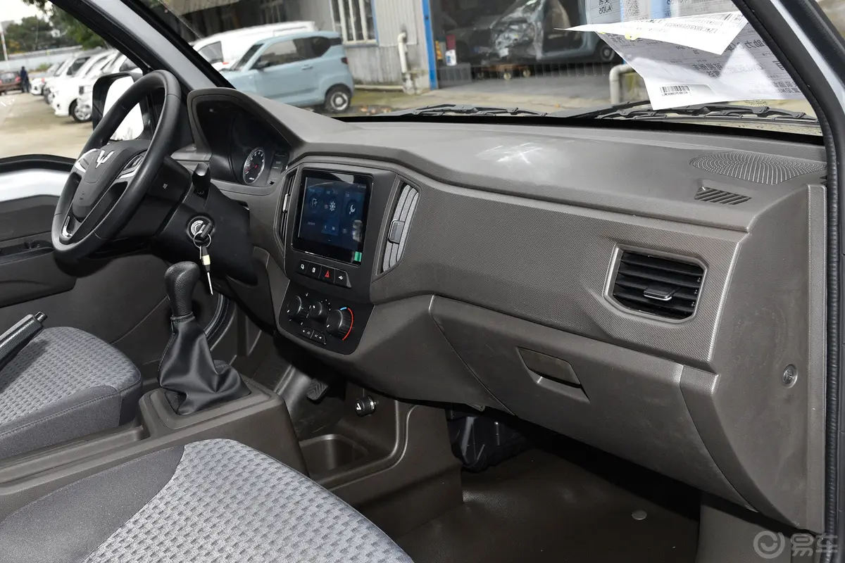 五菱荣光新卡2.0L 单排舒适型 2座 CNG副驾驶位区域