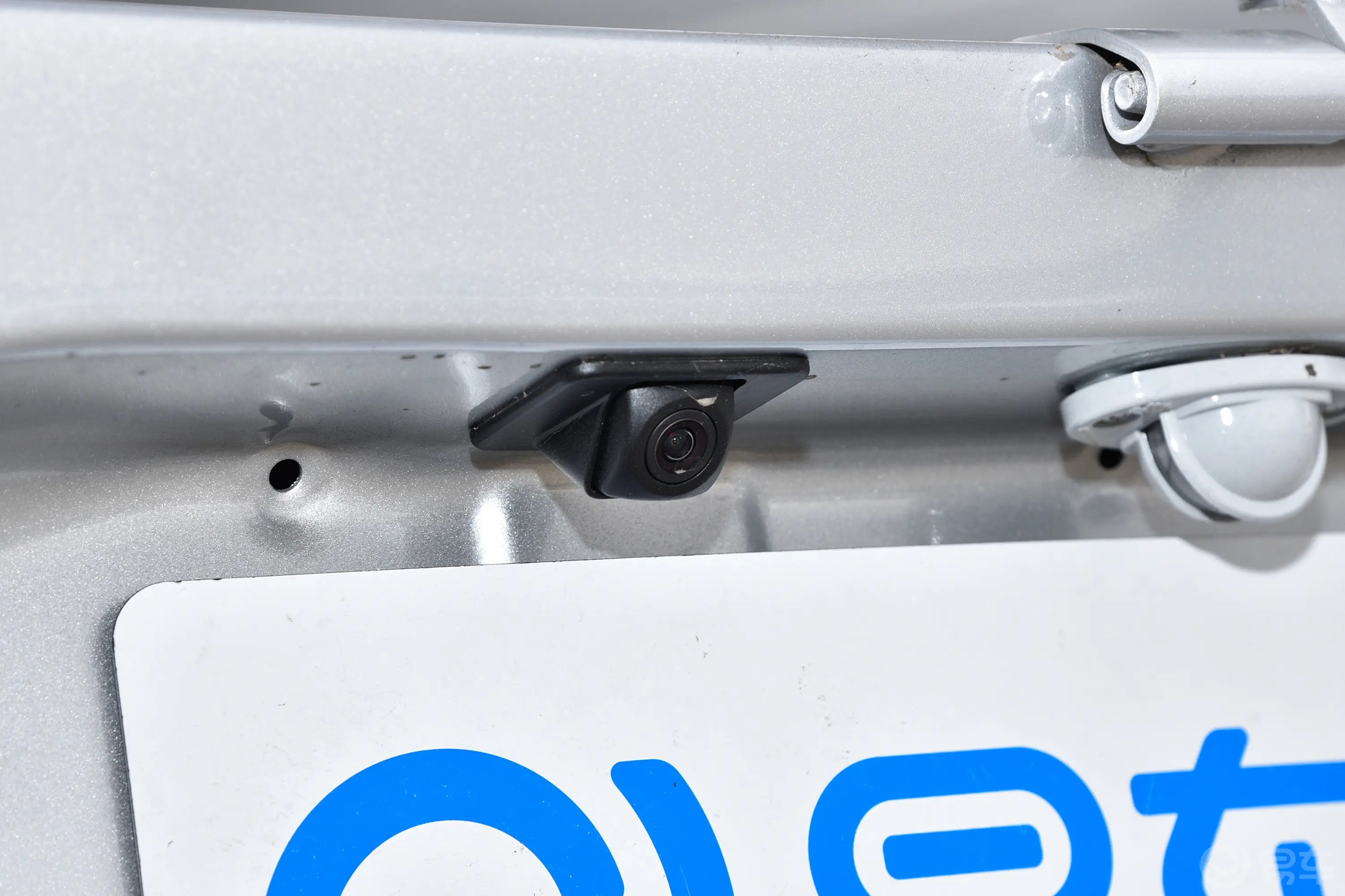 五菱荣光新卡2.0L 单排舒适型 2座 CNG外观细节