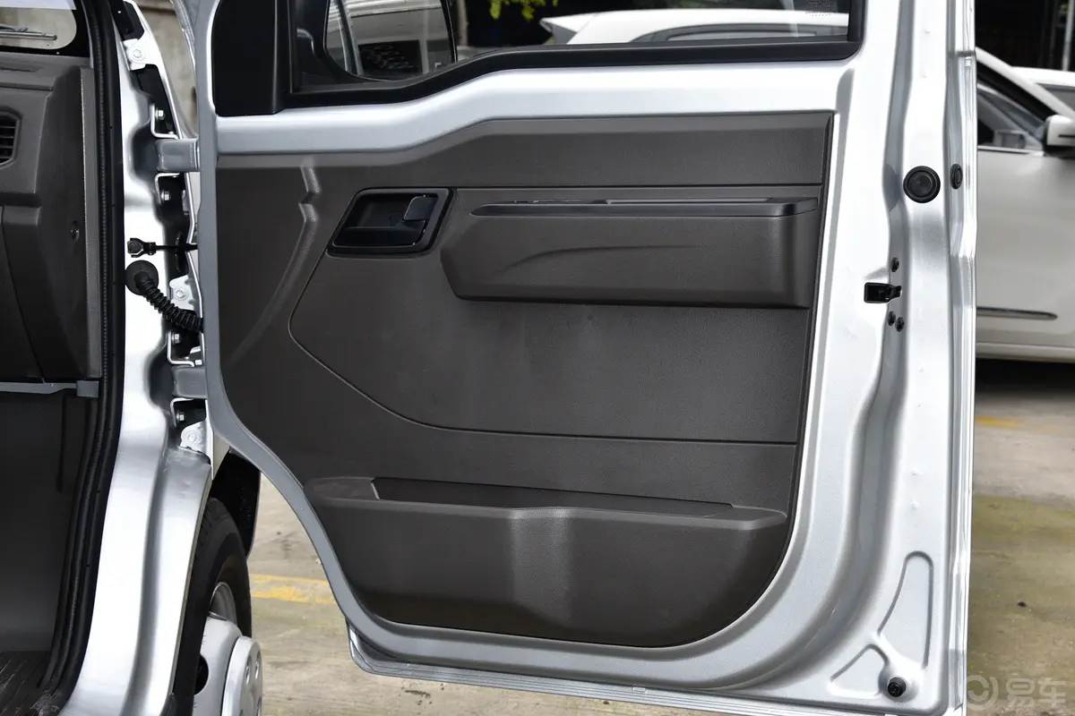五菱荣光新卡2.0L 单排舒适型 2座 CNG副驾驶位