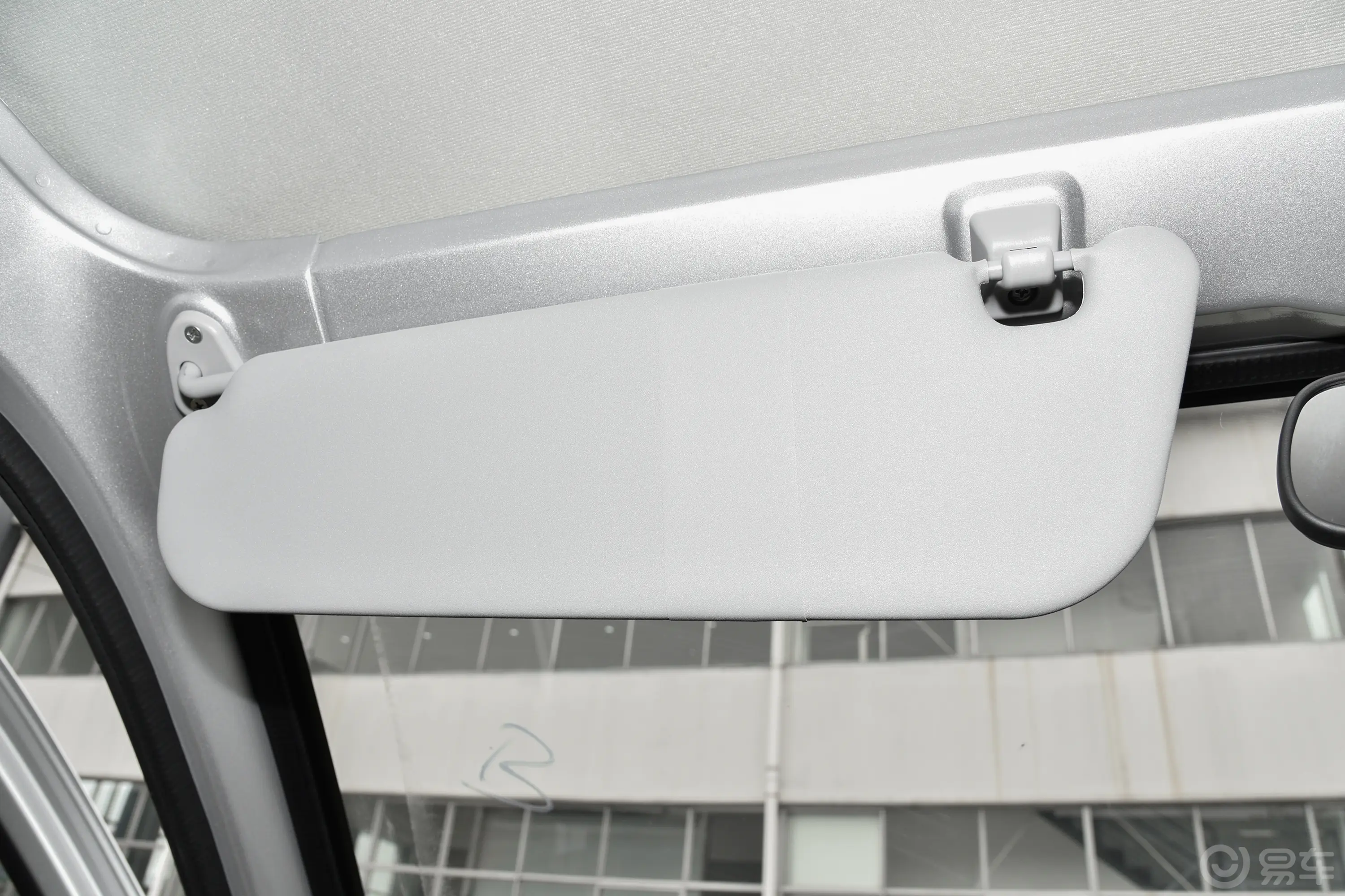 五菱荣光新卡2.0L 单排舒适型 2座 CNG驾驶位遮阳板