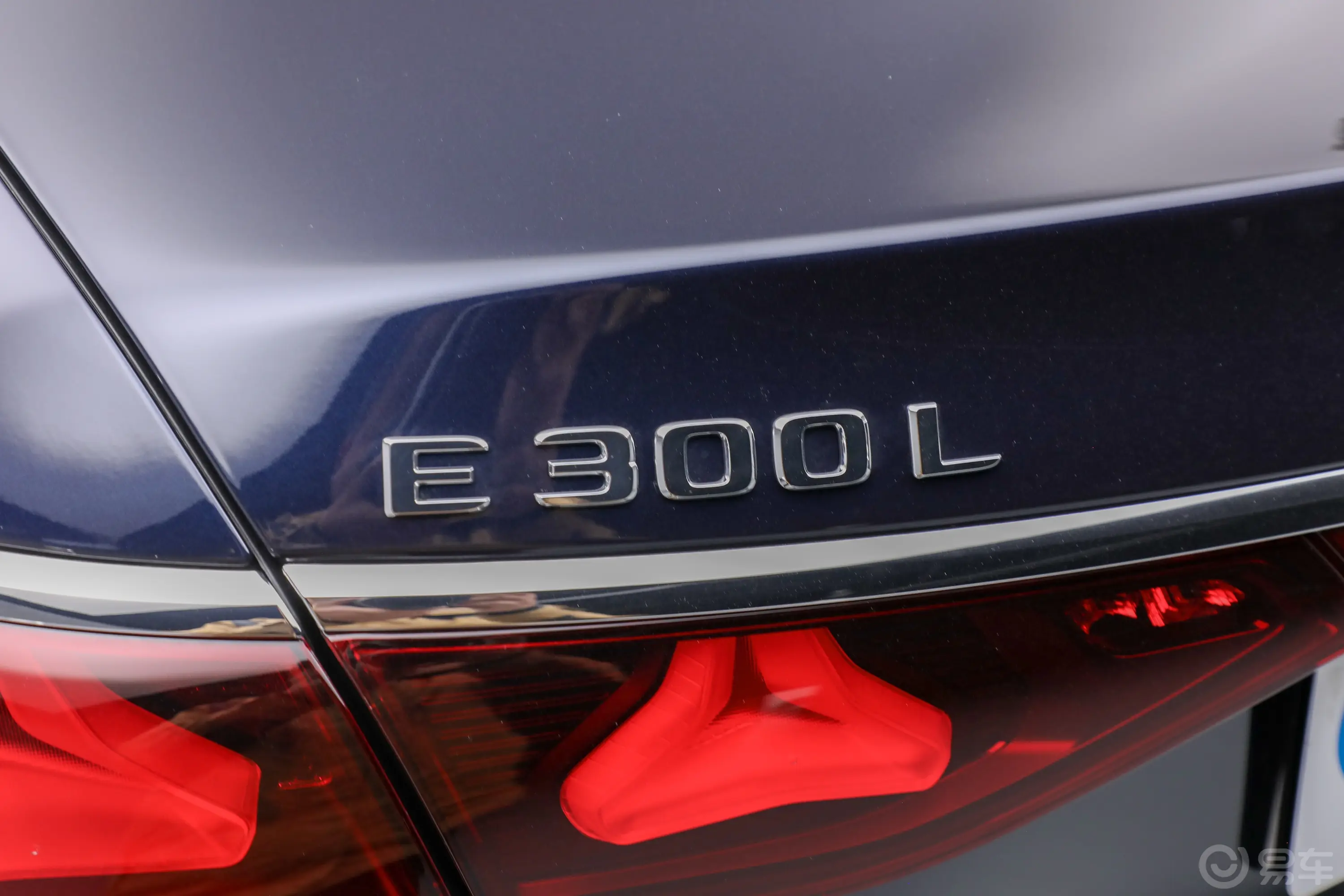 奔驰E级E 300 L 豪华型外观细节