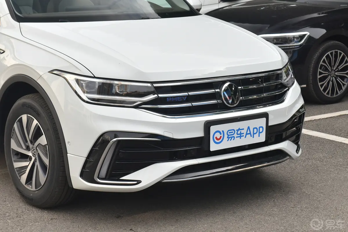 途观L 插电混动430PHEV 尊贵版前格栅侧俯拍