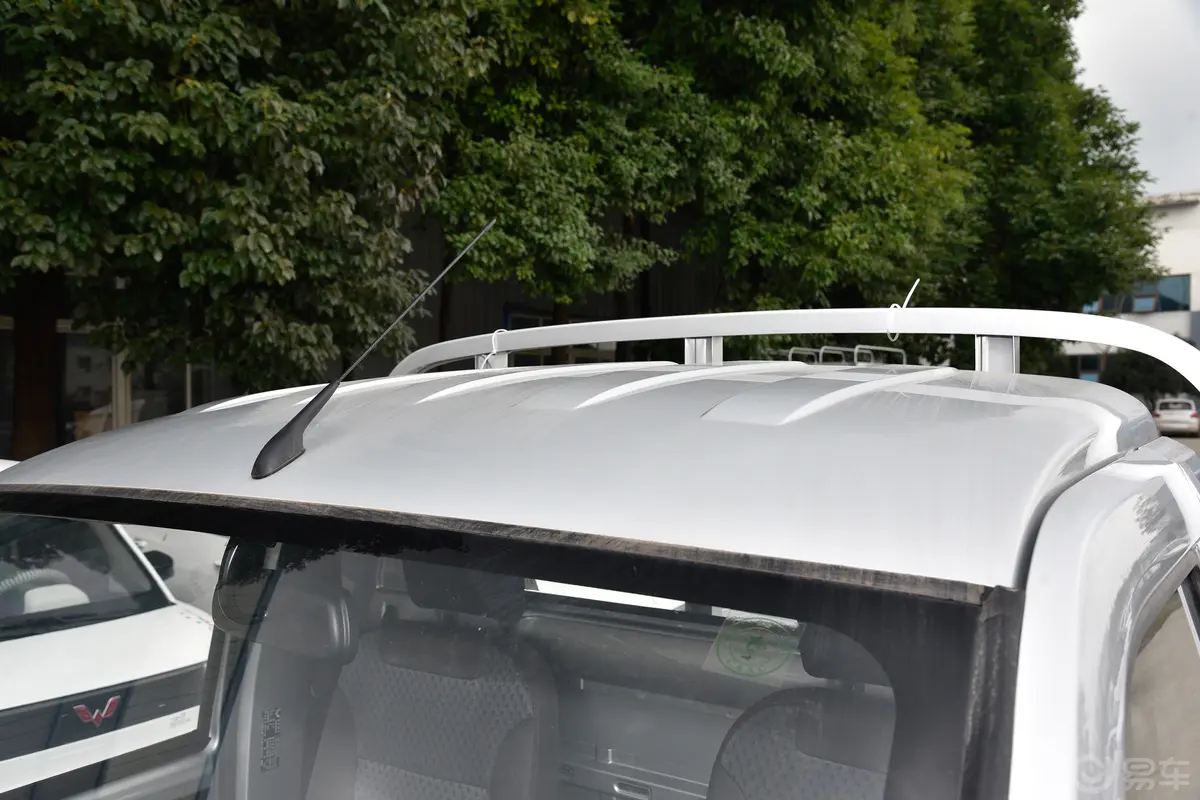 五菱荣光新卡1.5L 加长单排基本型 2座天窗