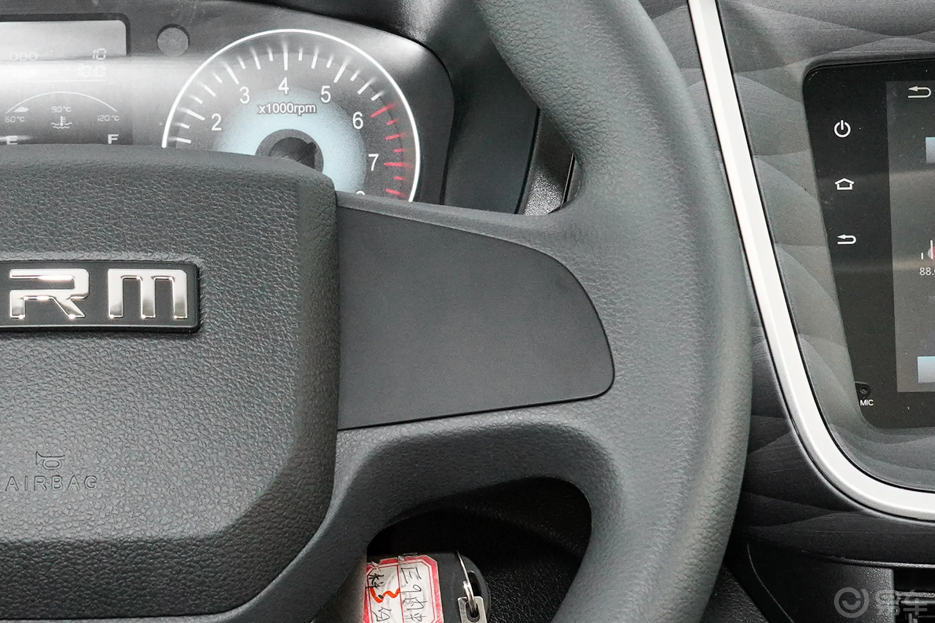 金海狮M经典旅行狮 1.5L 客车 7座右侧方向盘功能按键