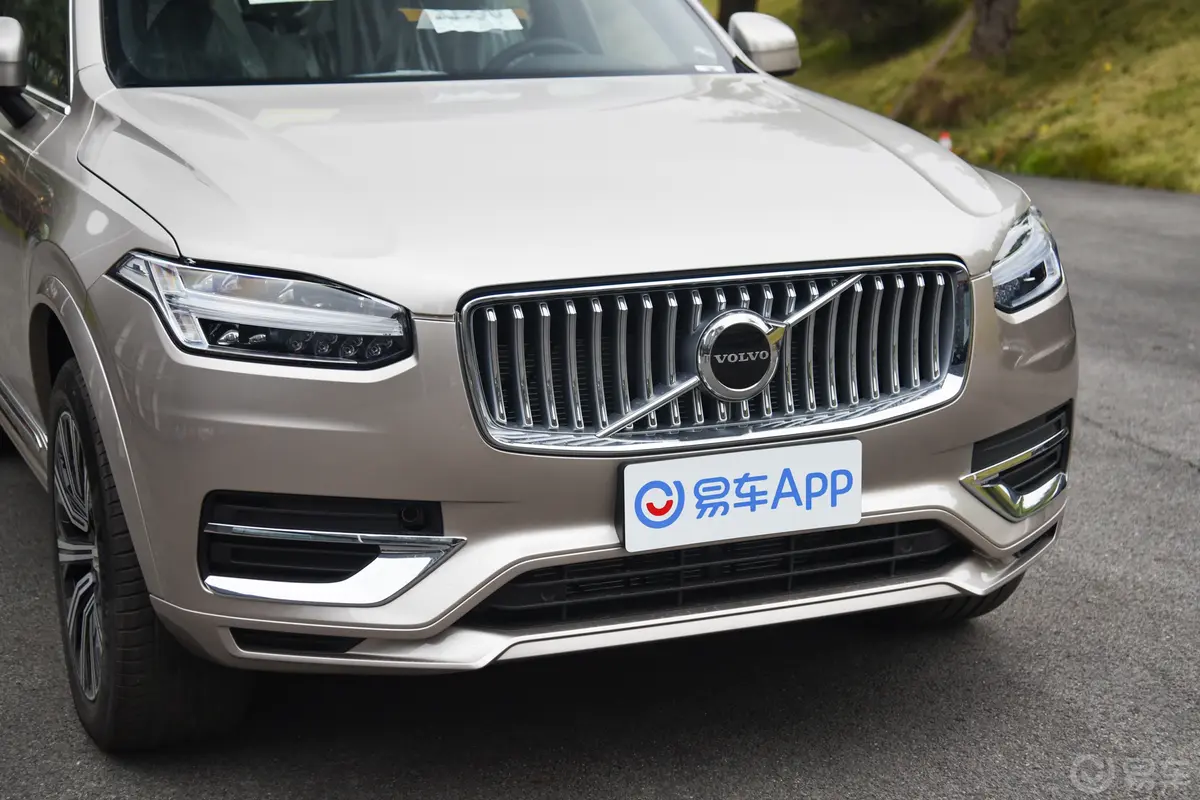 沃尔沃XC90B6 智逸豪华版 7座前格栅侧俯拍