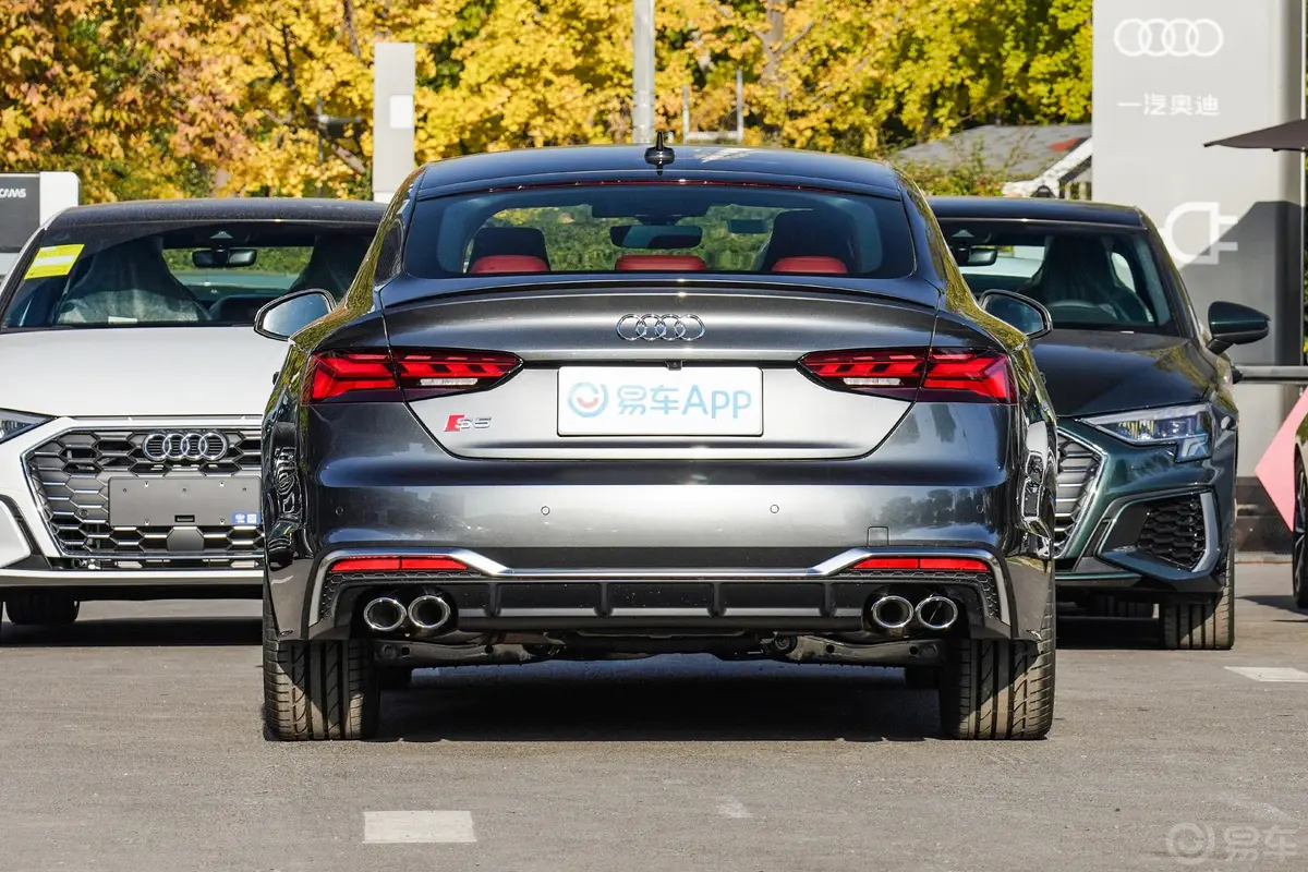 奥迪S53.0T Sportback正后水平