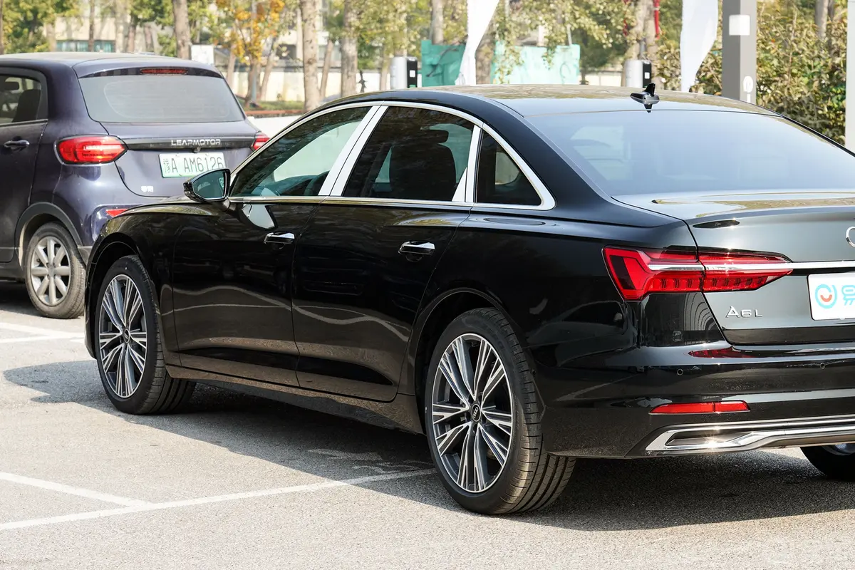 奥迪A6L55 TFSI quattro 旗舰致雅型外观细节