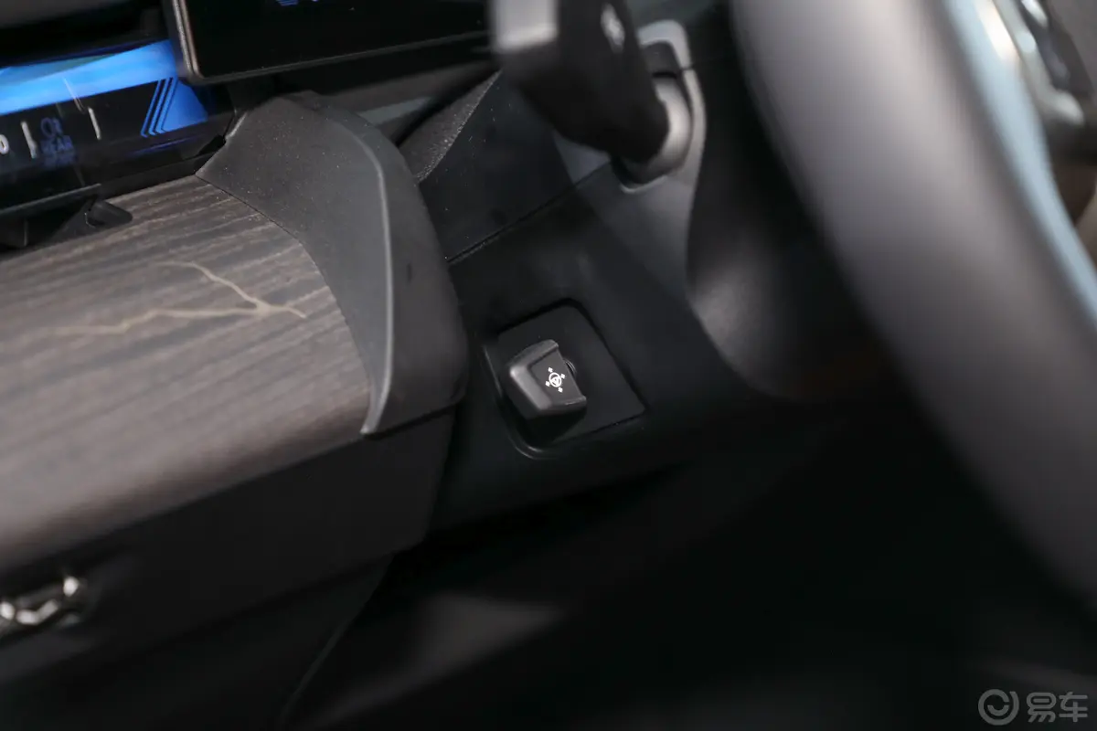 宝马i5eDrive 40L M运动套装方向盘调节