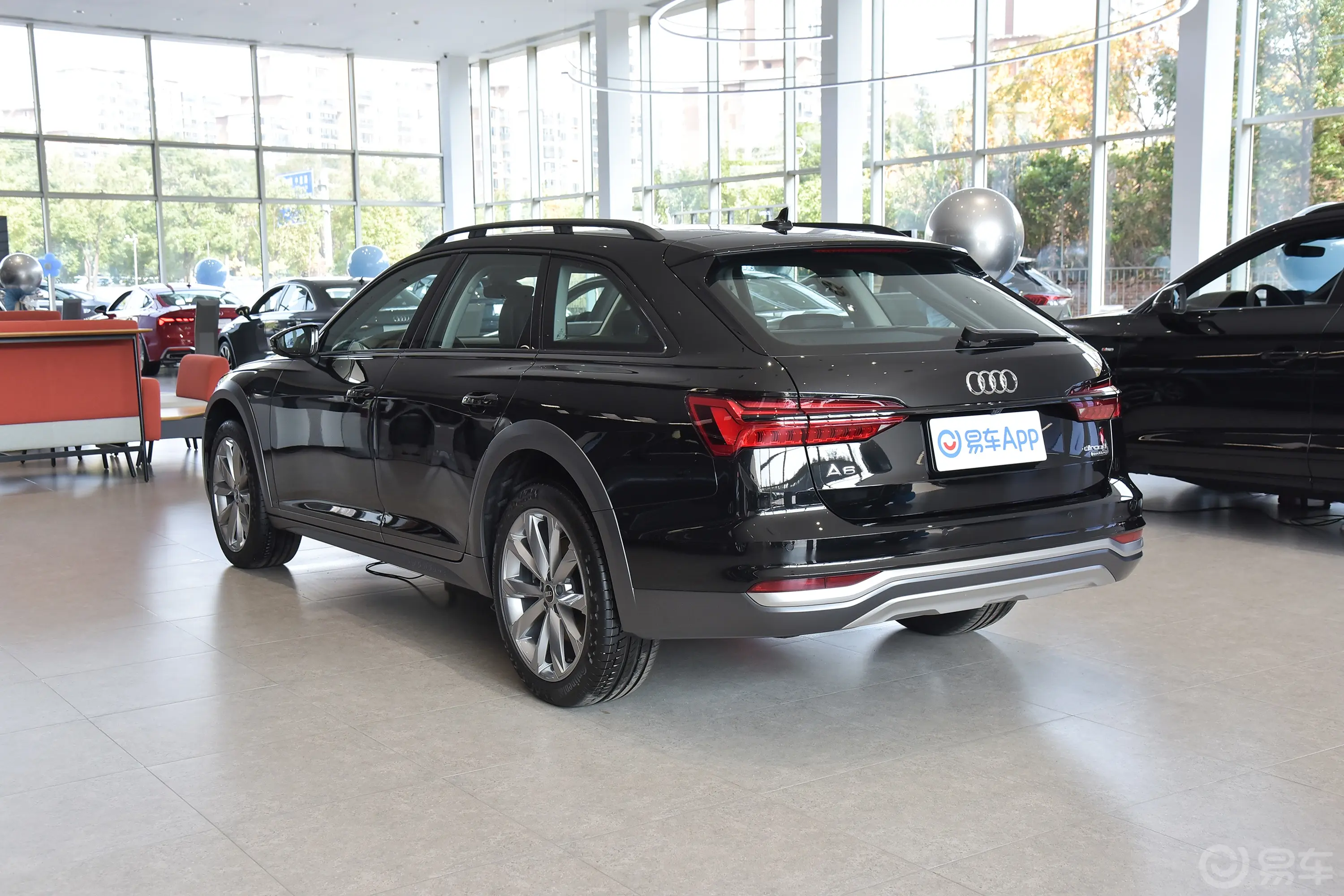 奥迪A6Allroad quattro 探索家 55 TFSI 尊享越野型侧后45度车头向左水平