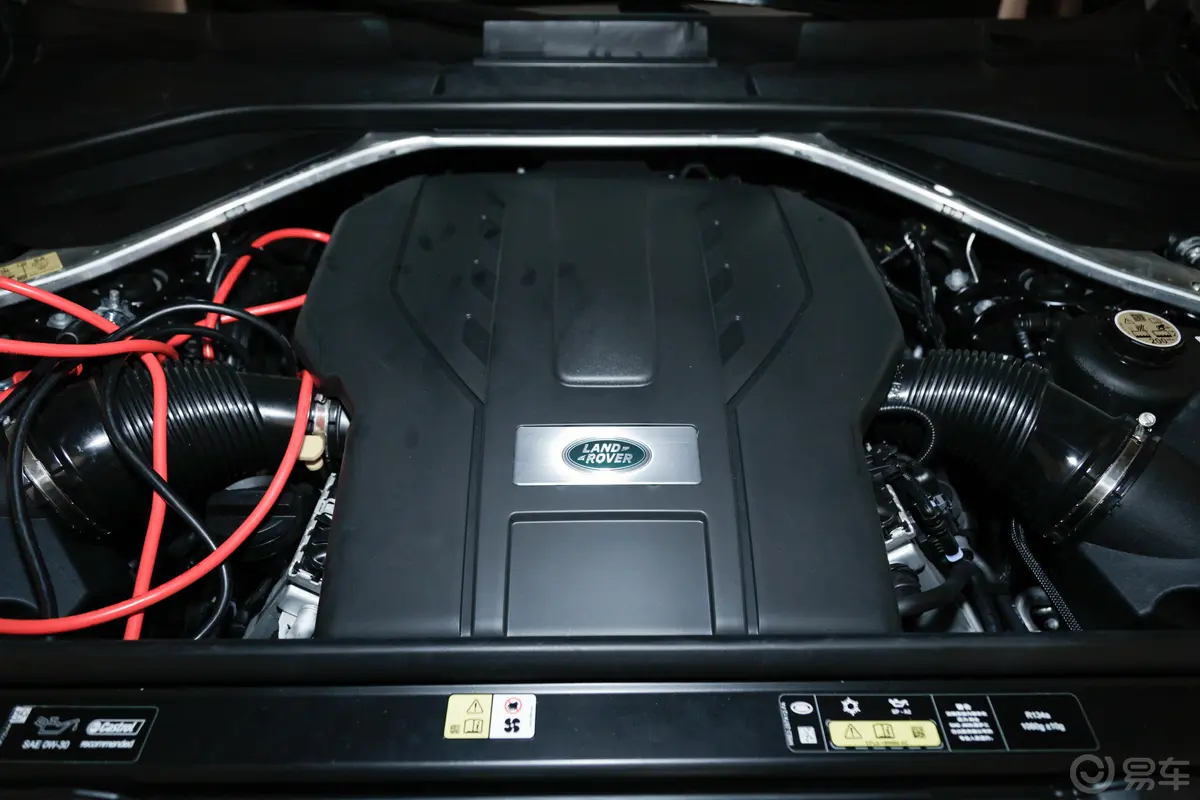 揽胜4.4 V8 530PS SV尊荣创世加长版发动机特写