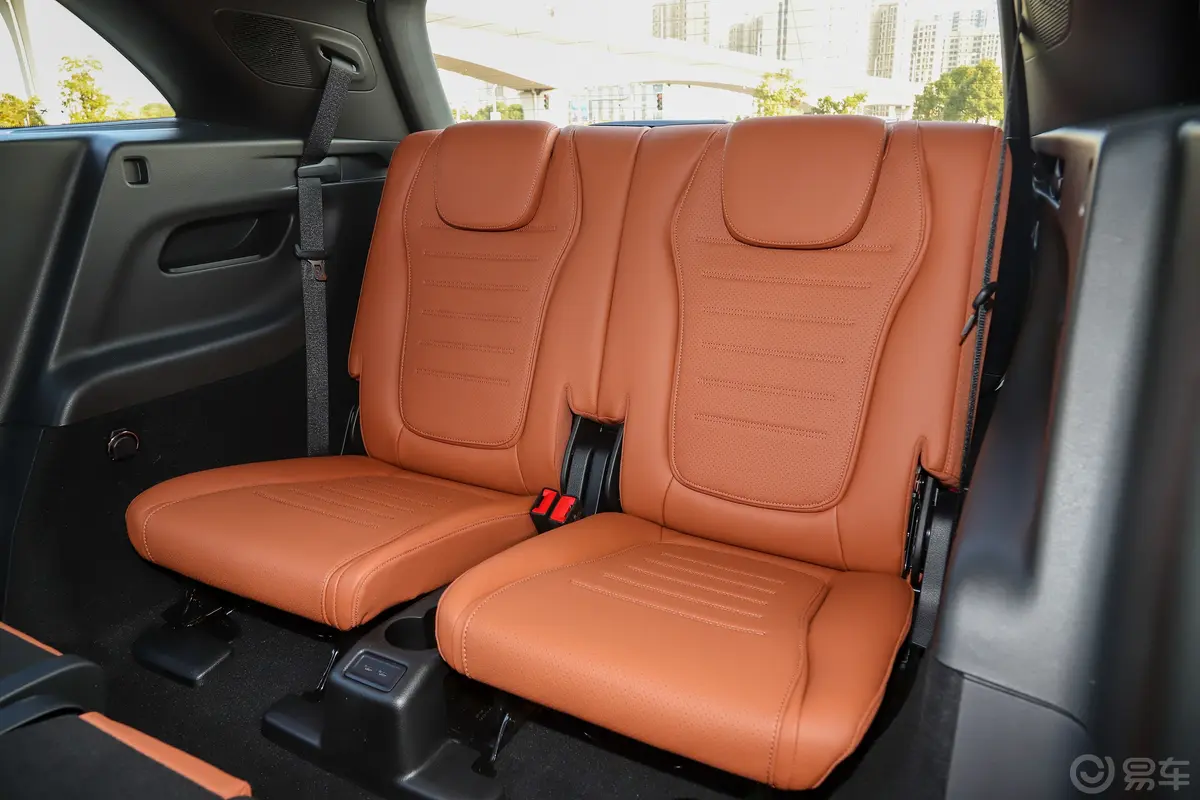 奔驰GLC改款 GLC 300 L 4MATIC 豪华型 7座第三排座椅