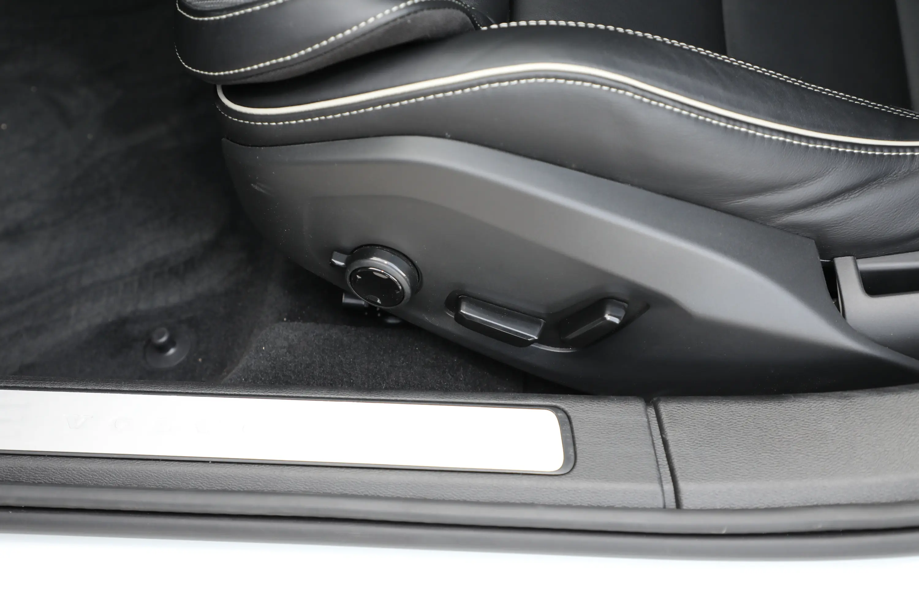 沃尔沃S60B4 智远运动版主驾座椅调节