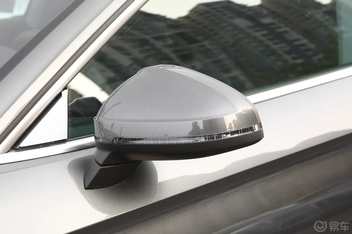 奥迪A5Sportback 40 TFSI 时尚动感型主驾驶后视镜背面