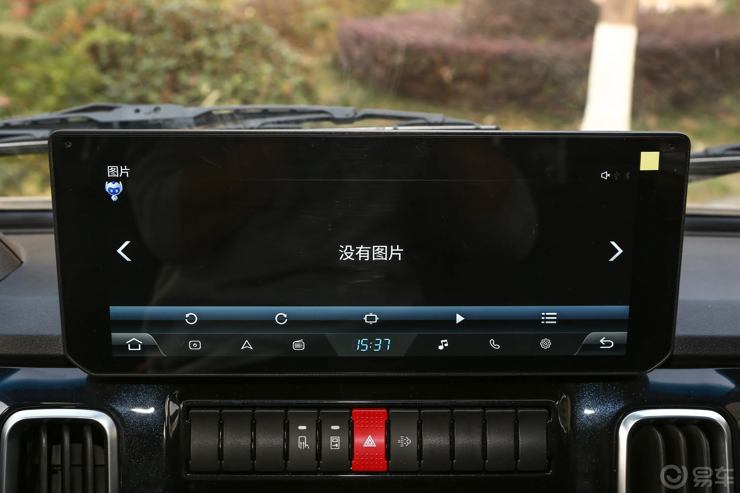 依维柯得意2.5T 客车短轴中顶双胎侧拉门 5-9座车机