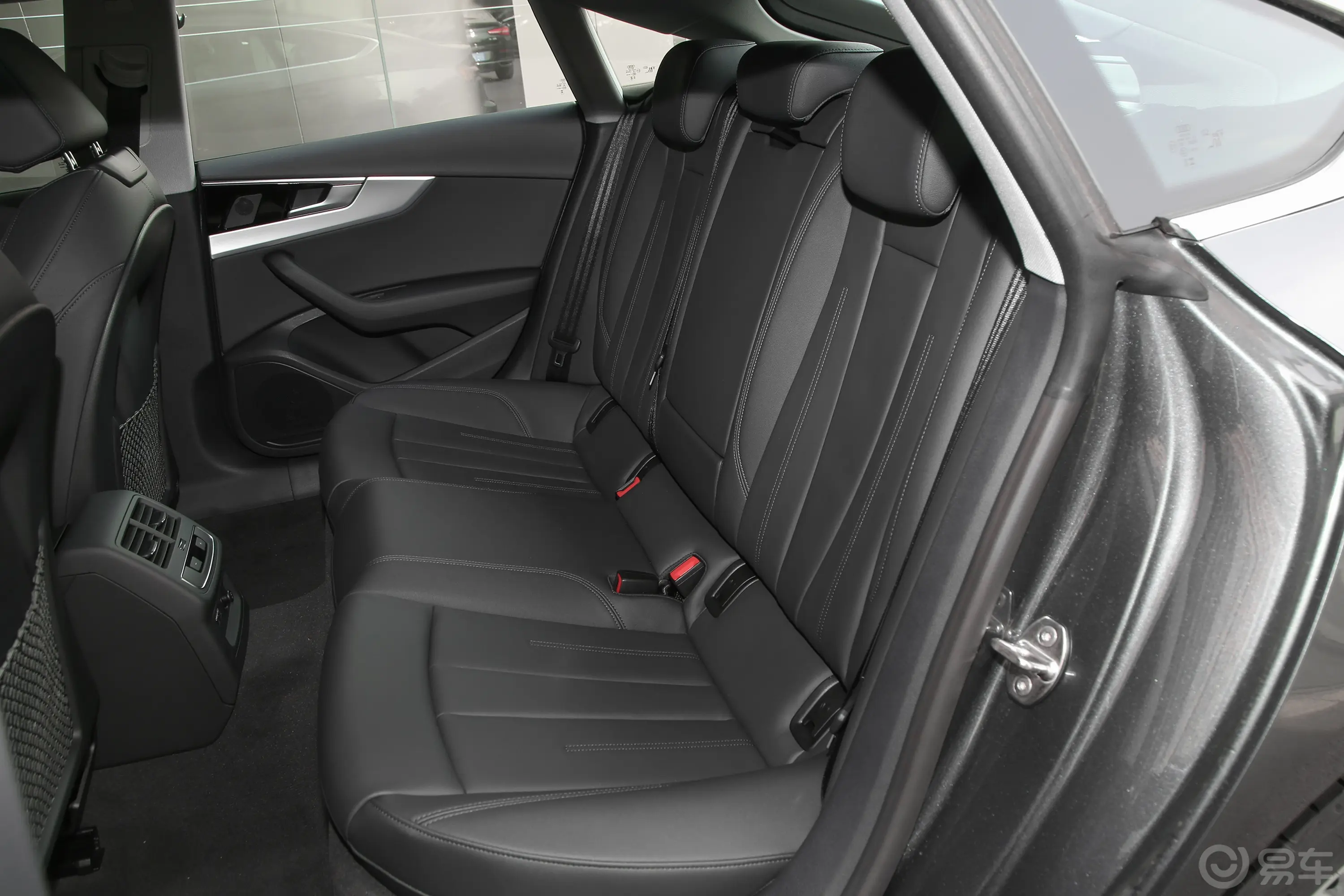 奥迪A5Sportback 40 TFSI 时尚动感型后排座椅