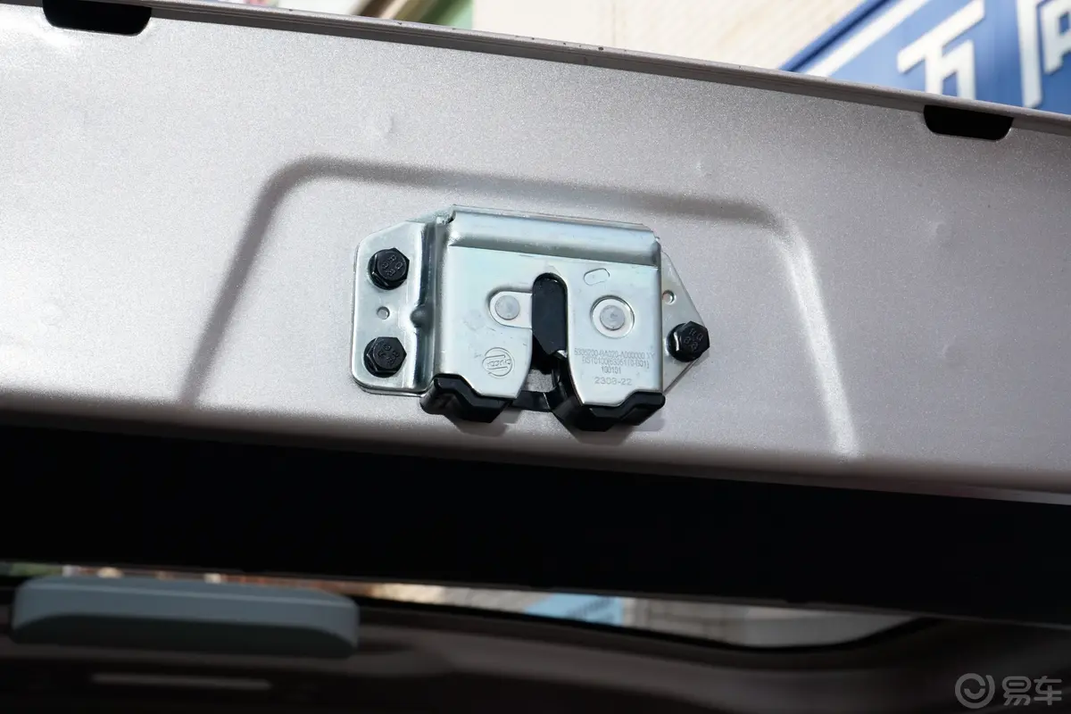 鑫源小海狮X301.5L 客车标准型 7座 CNG电动尾门按键（手动扶手）